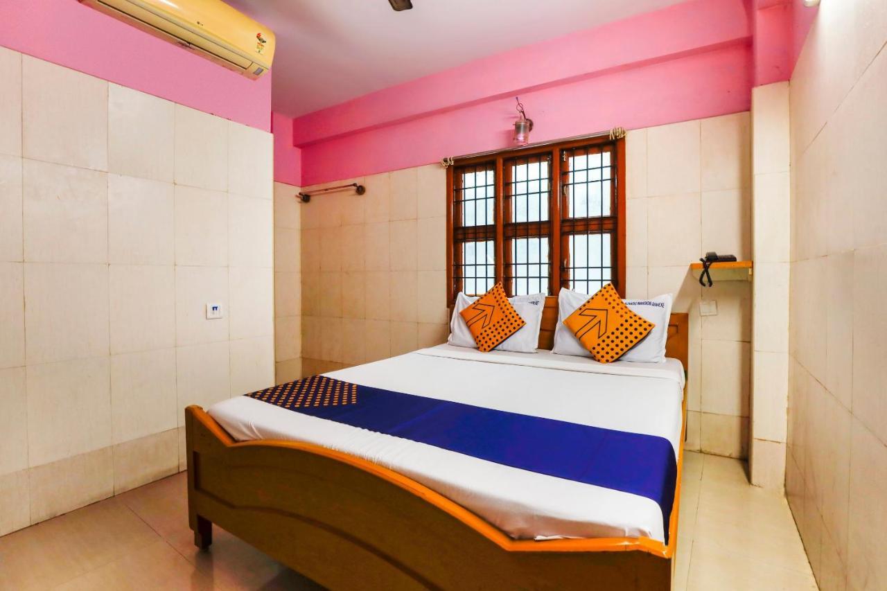 Hotel Spot On Grand Residency Near Marina 3*