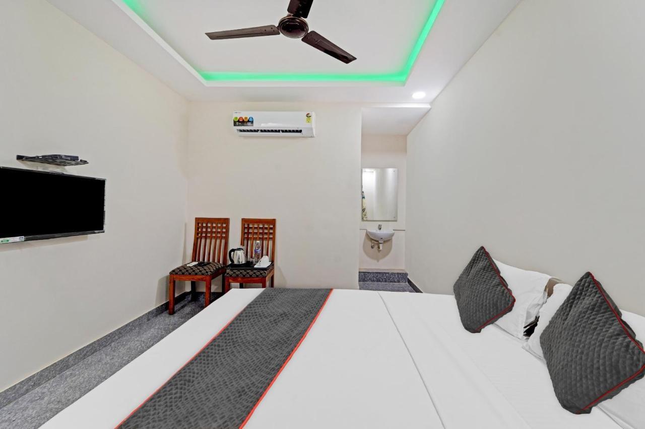 Super Townhouse 1096 Redfox Nungambakkam Near Apollo & Shankar Nethralaya Hospital