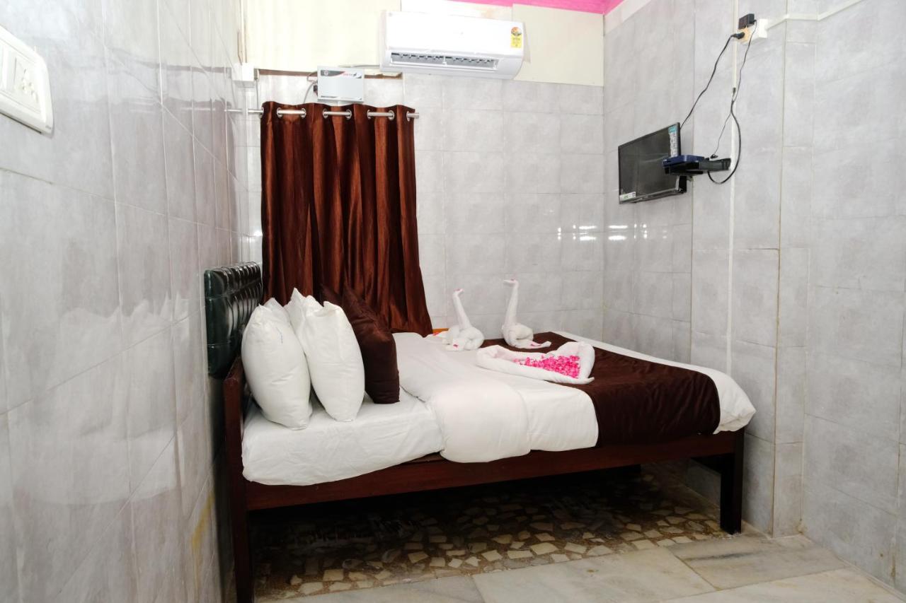 Aum Karthikeya Residency - Near Railway Station Hotel