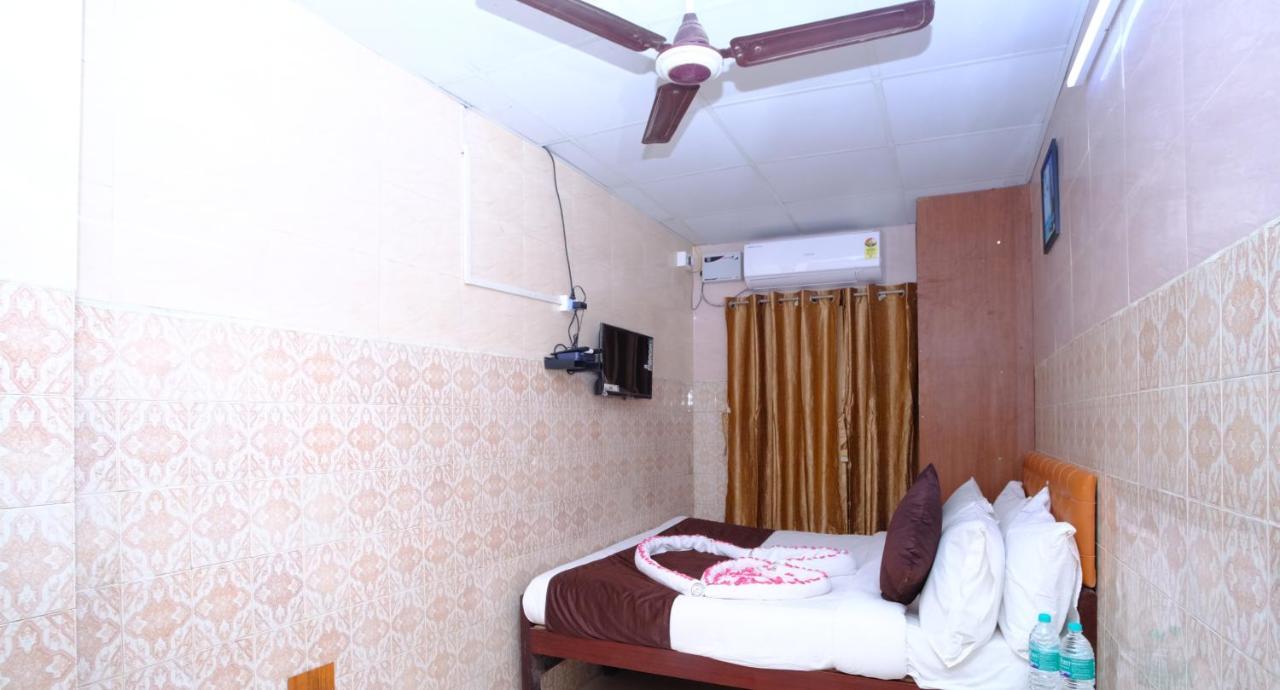 Aum Karthikeya Residency - Near Railway Station Hotel