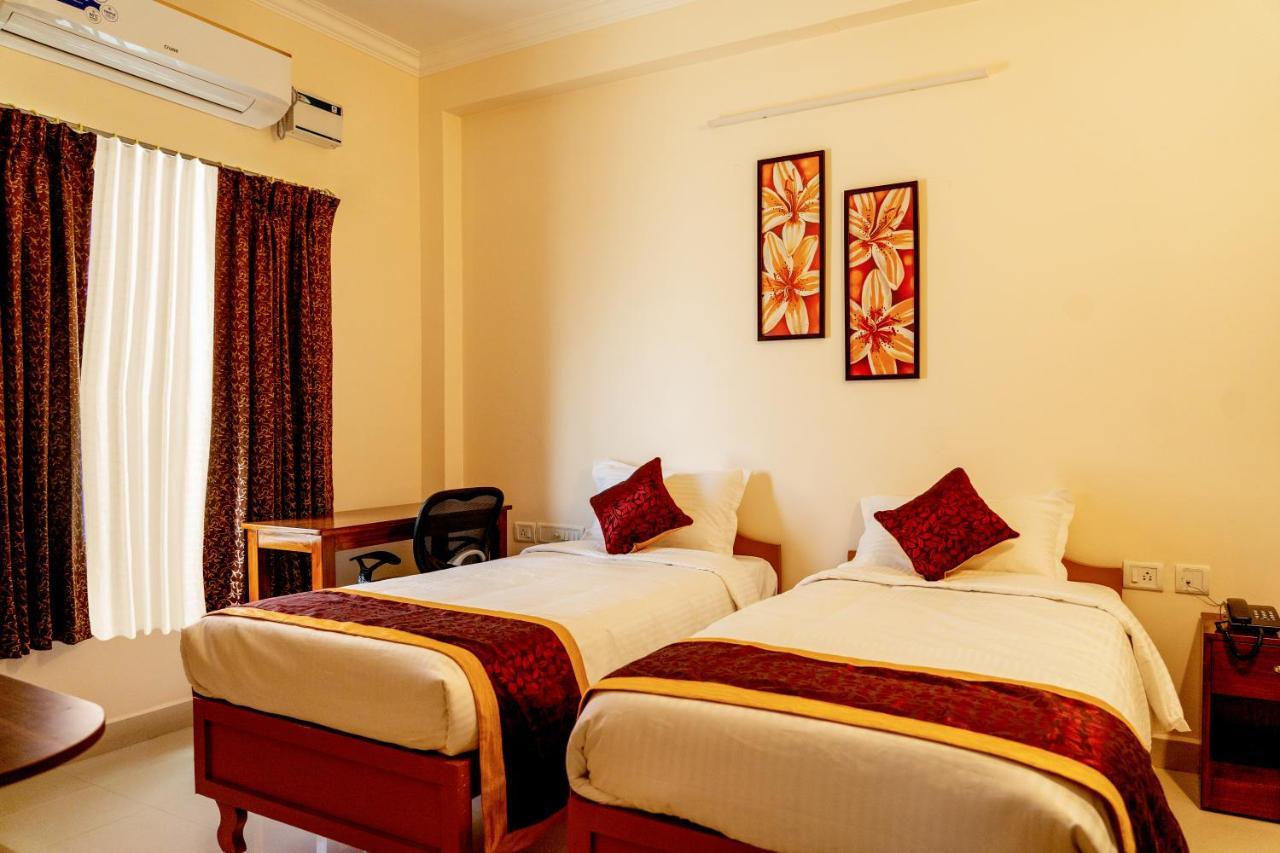 Revostay Royel By Crossway Hotel