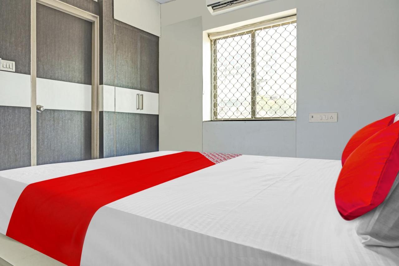 Hotel Hotel O O Vadapalani Chennai