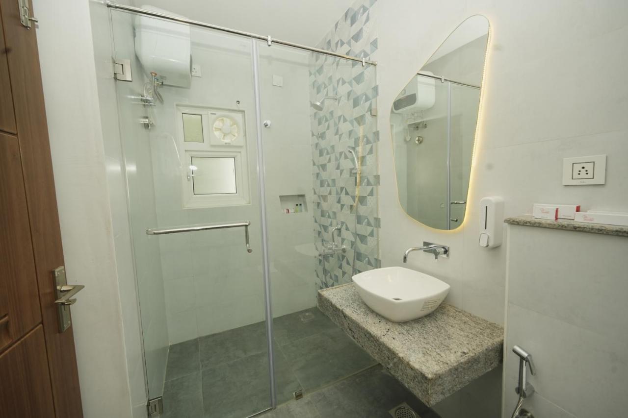 Bay Breeze Hotel 2*