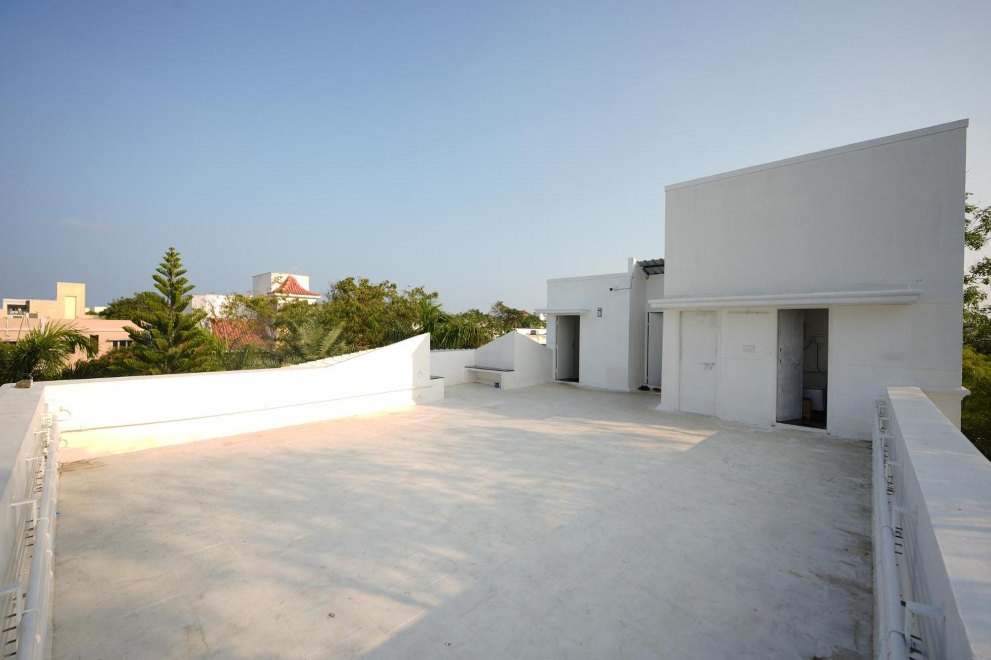 Bay Breeze Hotel