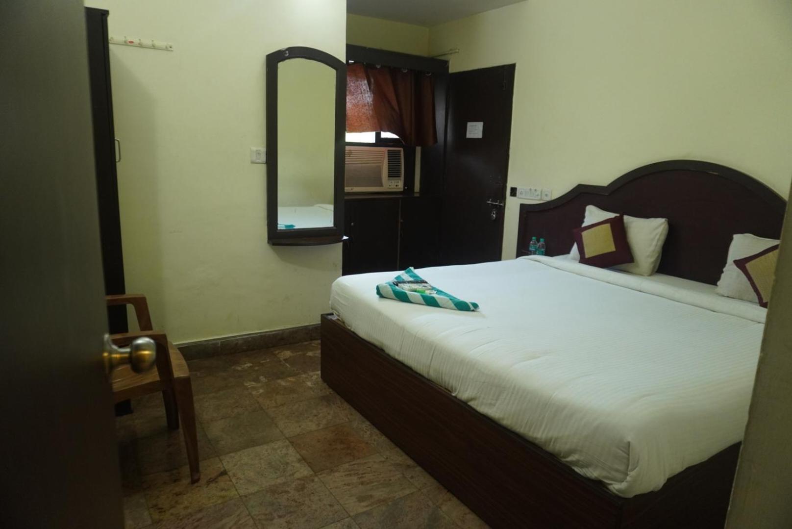 The Dolphin Park Hotel, Virugambakkam Hotel