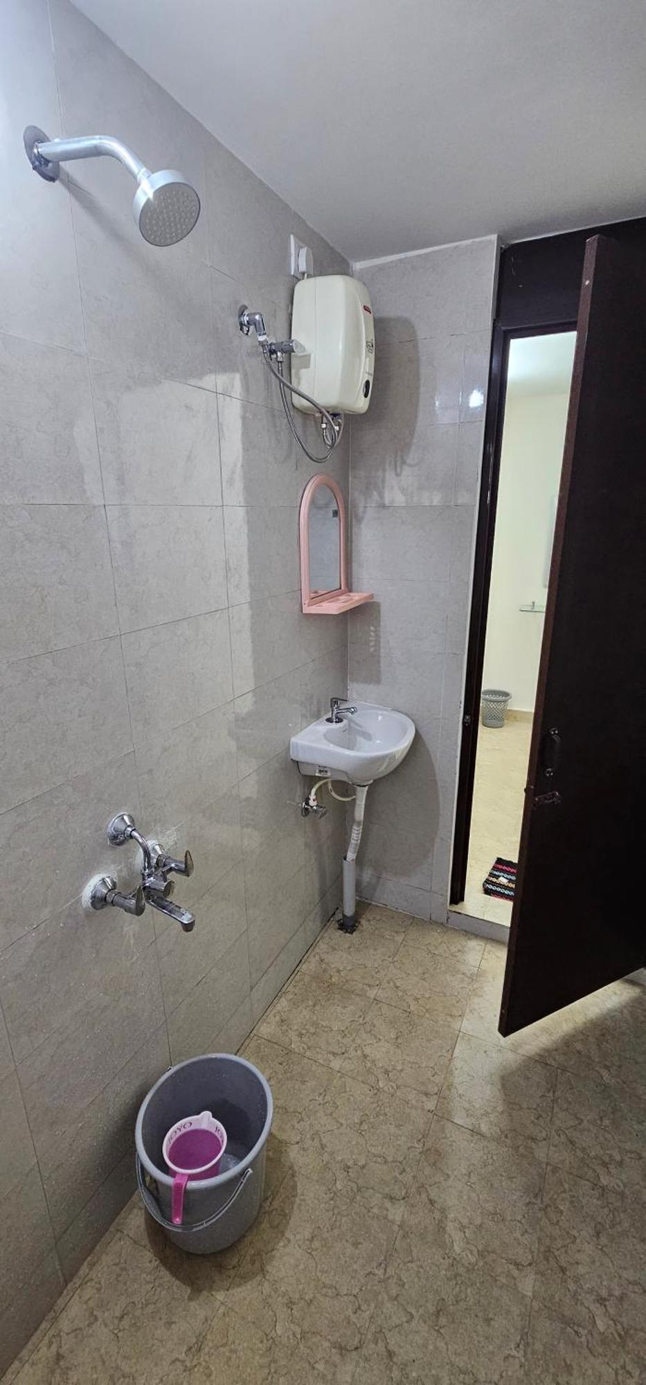 Apartment - Ac 1 Bhk Near Alrport *