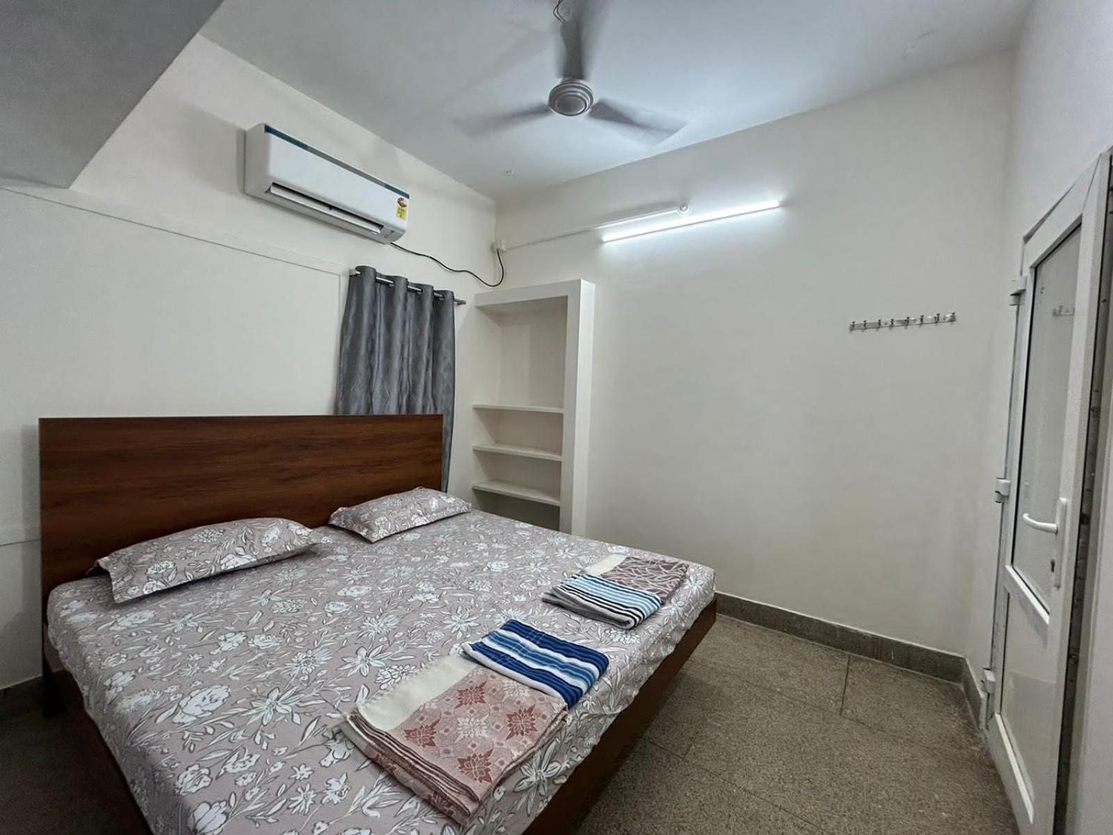 - Ac 1 Bhk Near Alrport Apartment