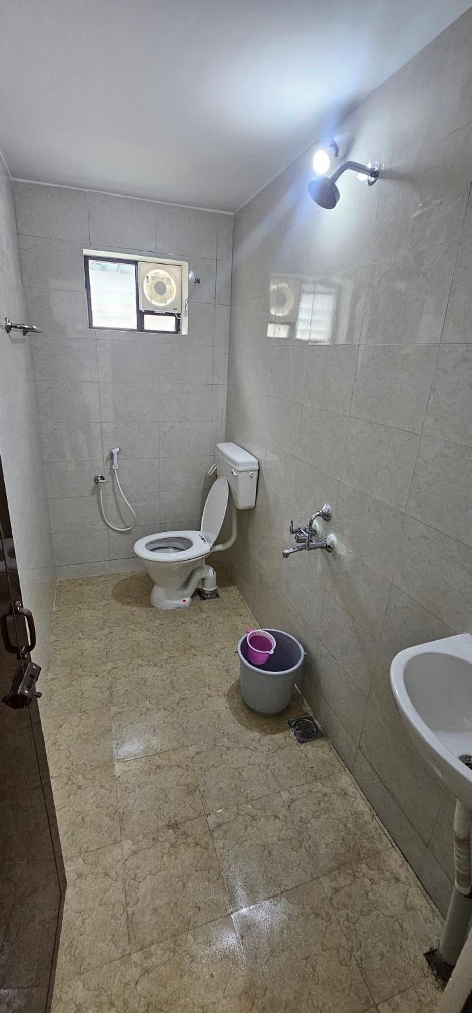 - Ac 1 Bhk Near Alrport Apartment *