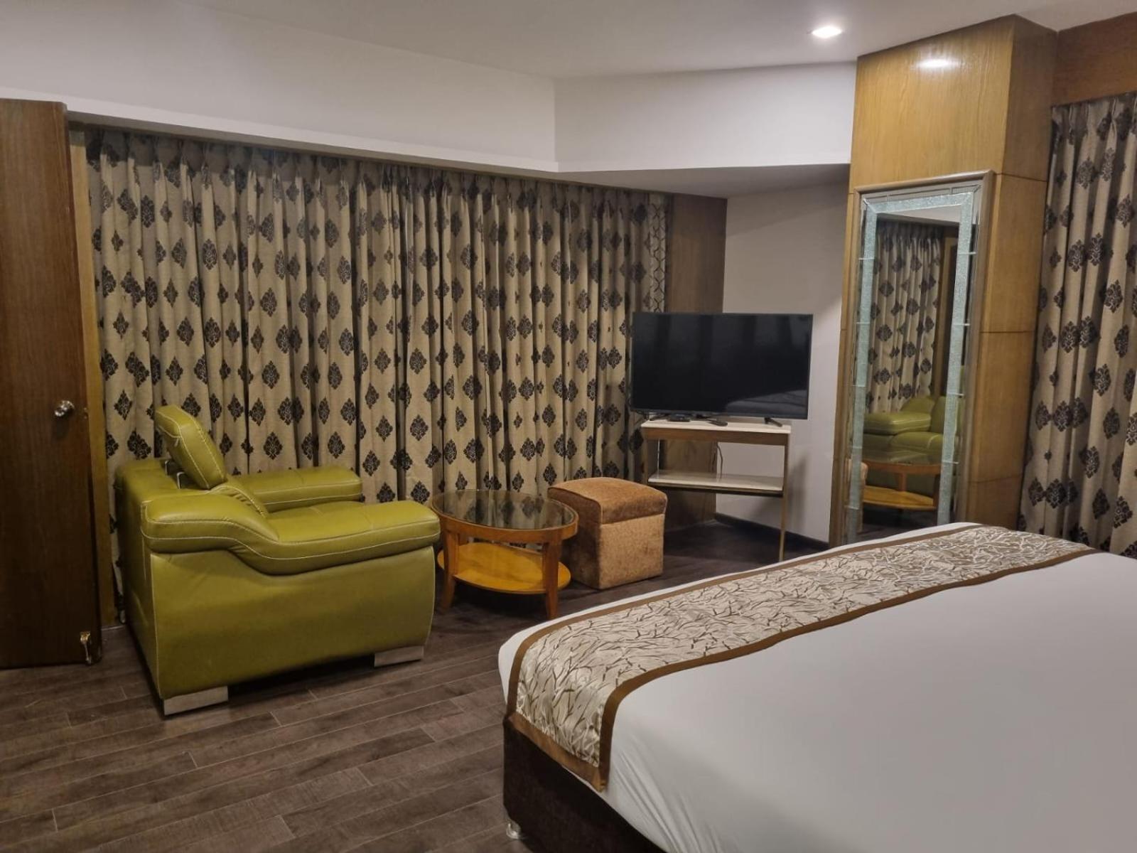 Benzz Park 4* Chennai