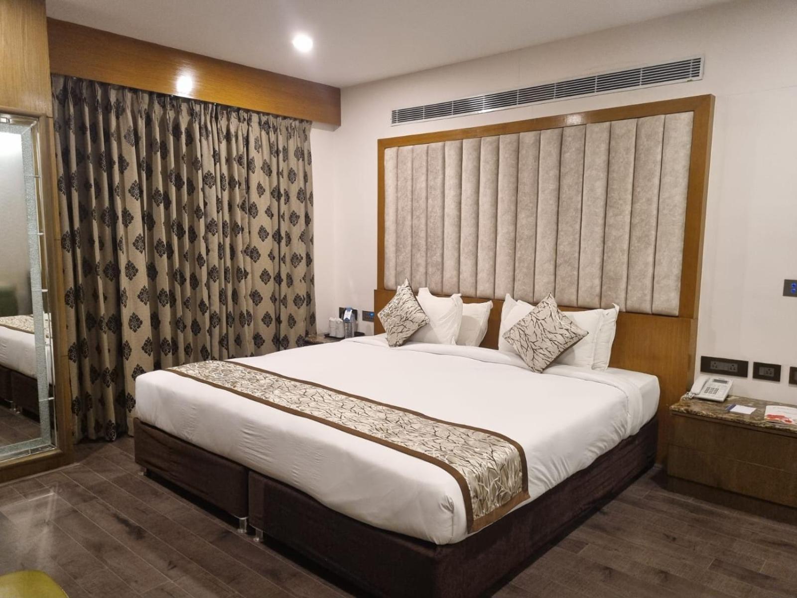 Hotel Benzz Park 4*