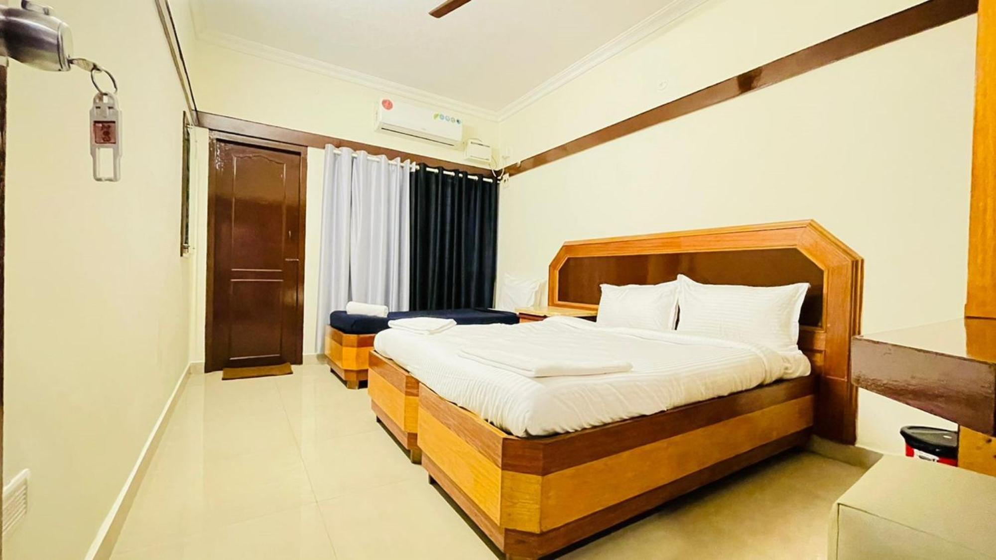 Hotel Half Moon