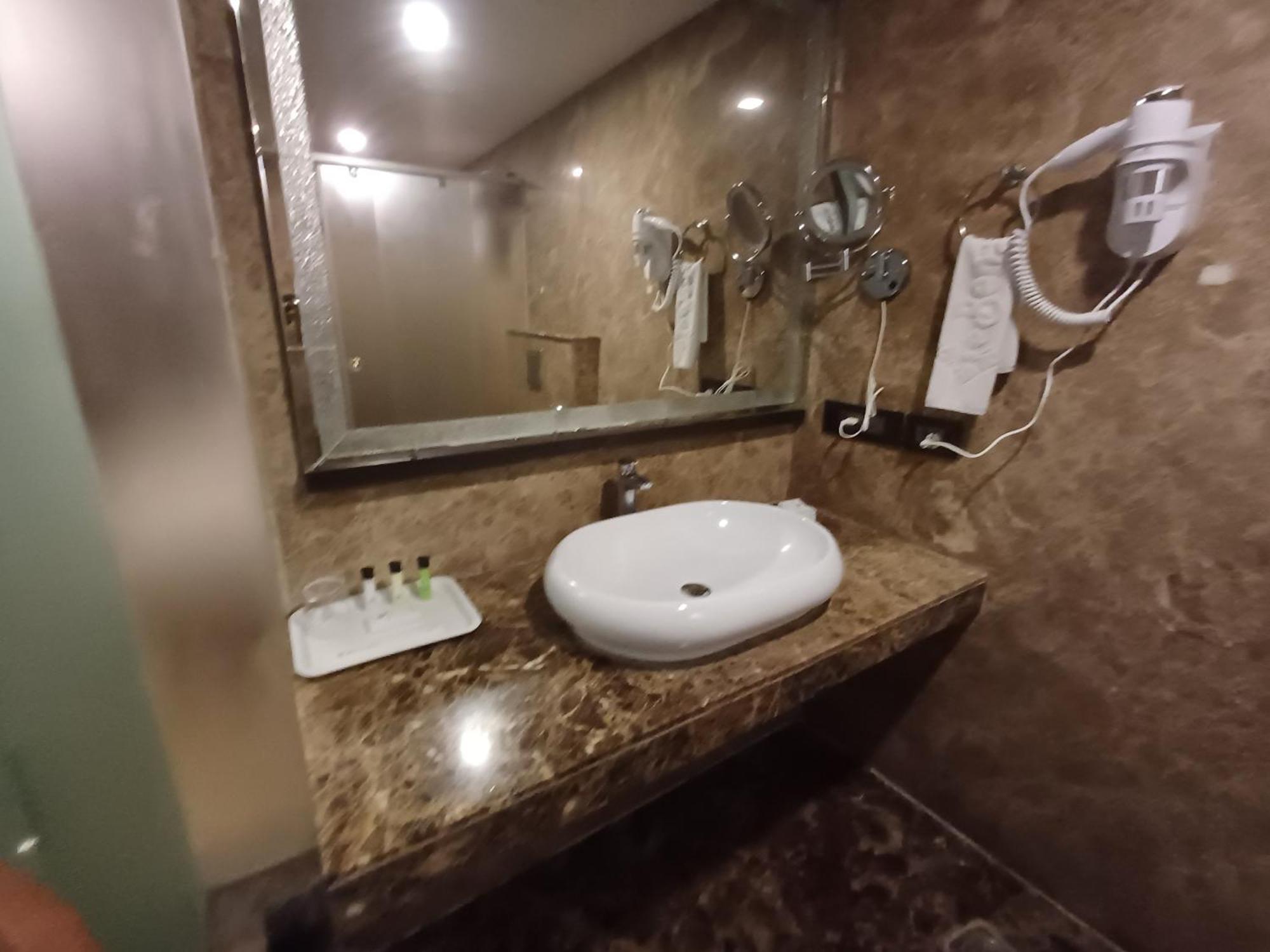 Benzz Park Hotel