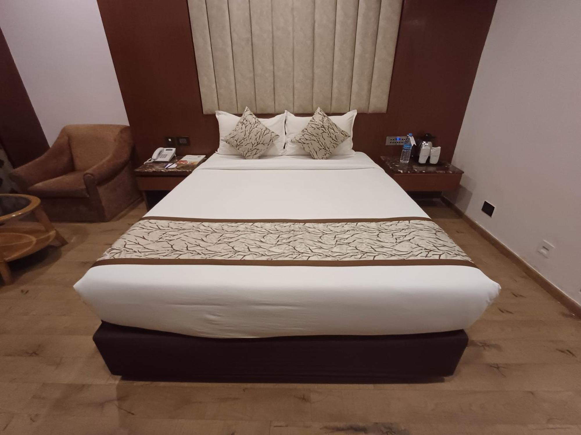 Benzz Park Hotel 4*
