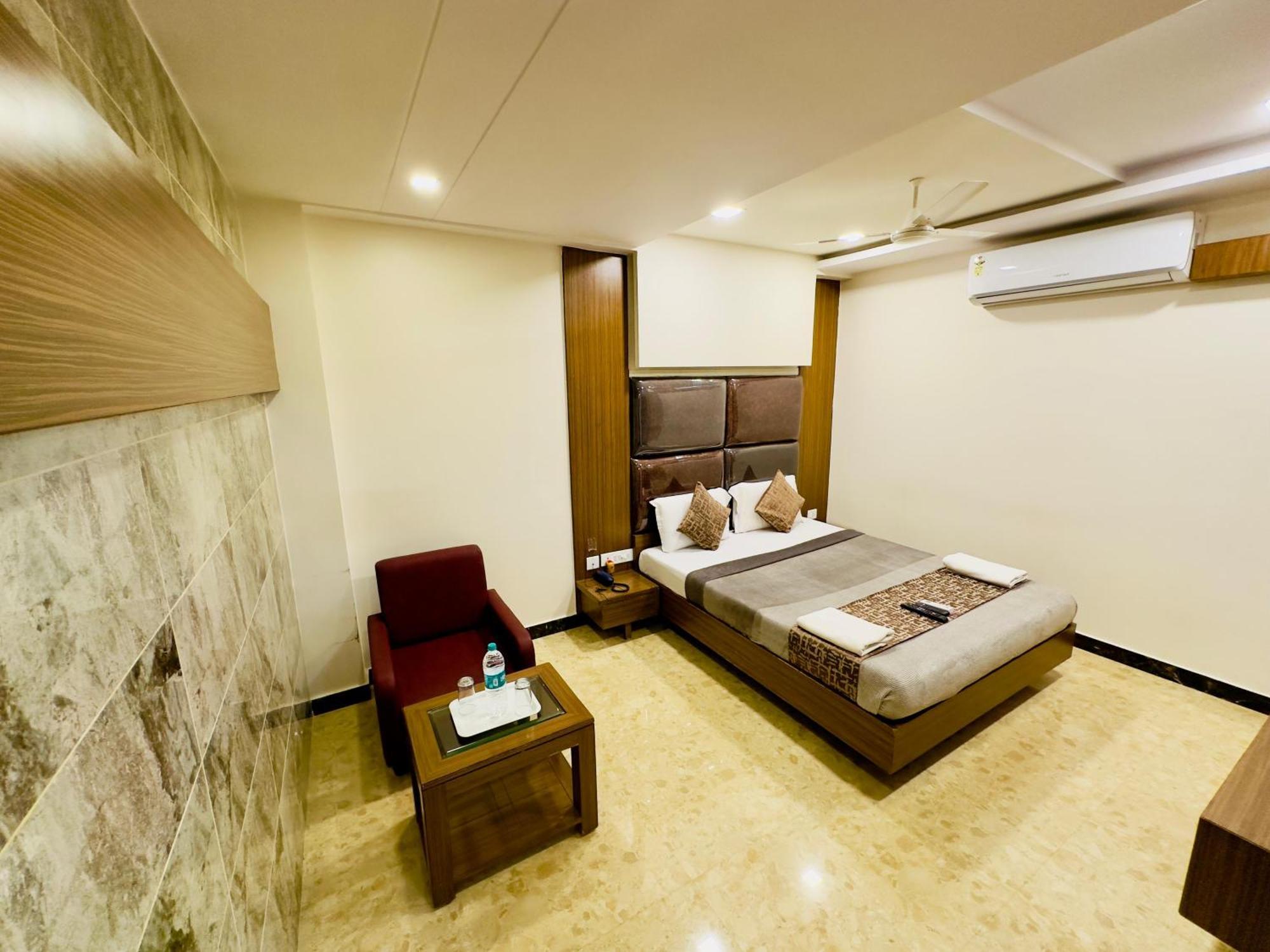 Sheraton Grande At Puratchi Thalaivar Dr Mgr Railway Station 3*
