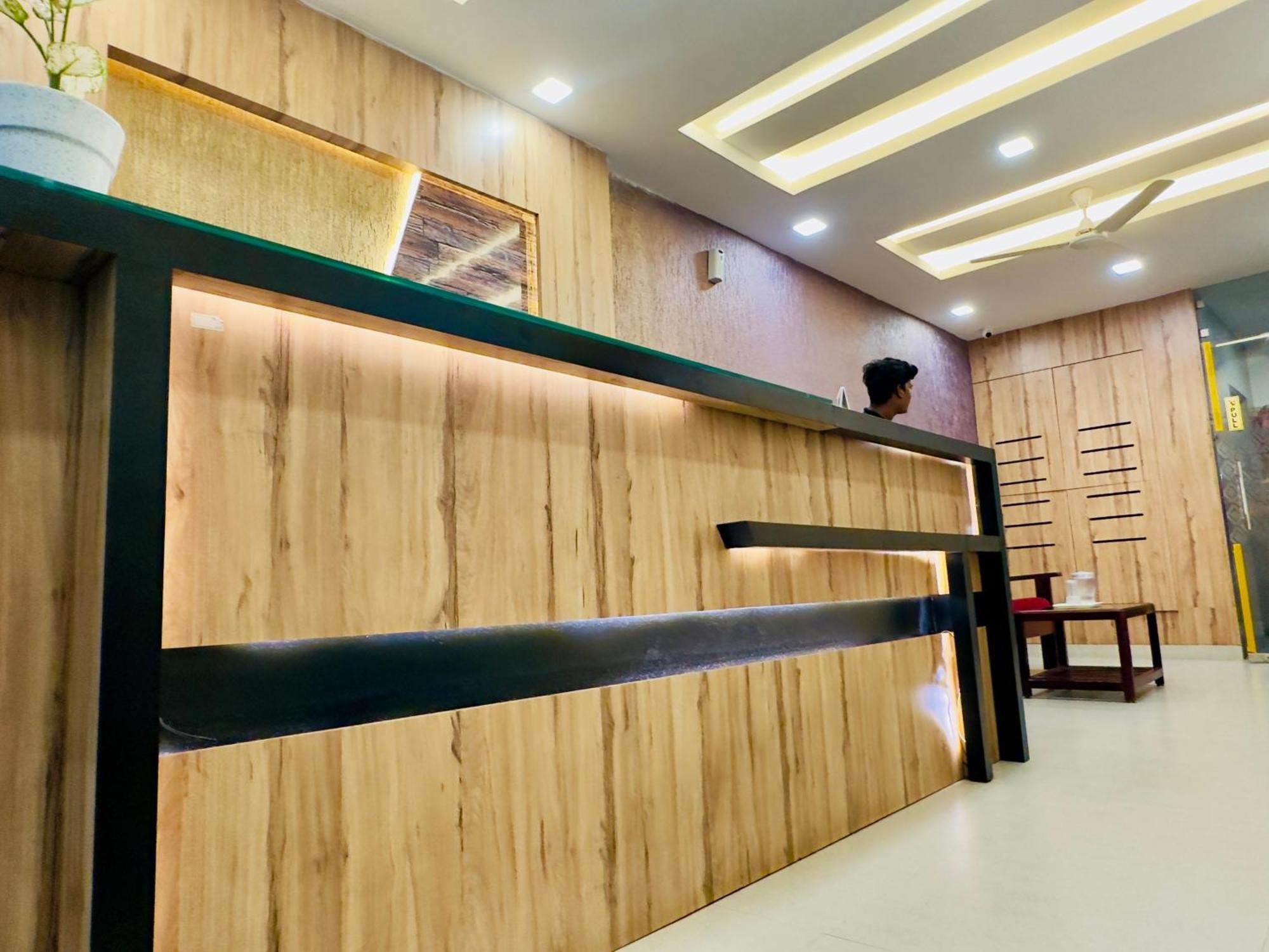 Hotel Court - Business Class - Near Railway Station 3*