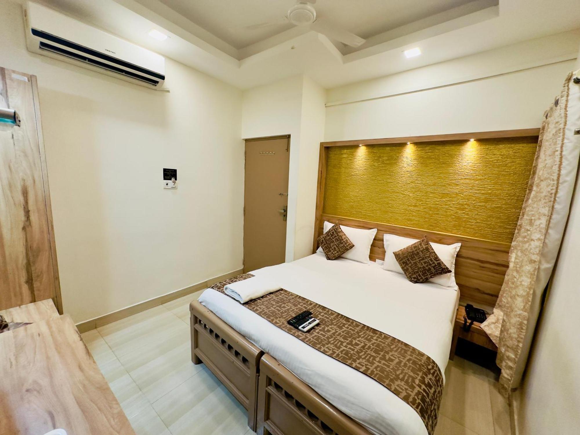 Court - Business Class - Near Railway Station Hotel 3*