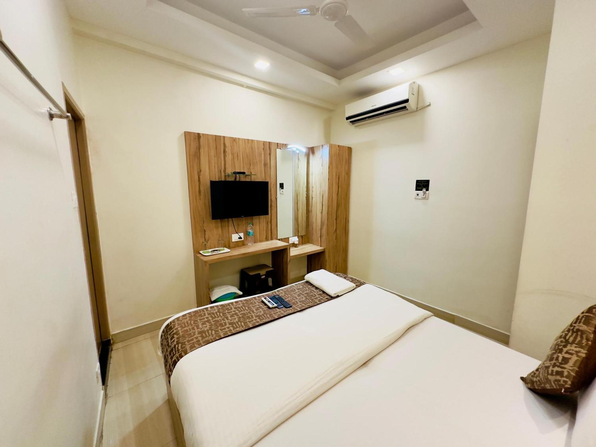 Hotel Court - Business Class - Near Railway Station