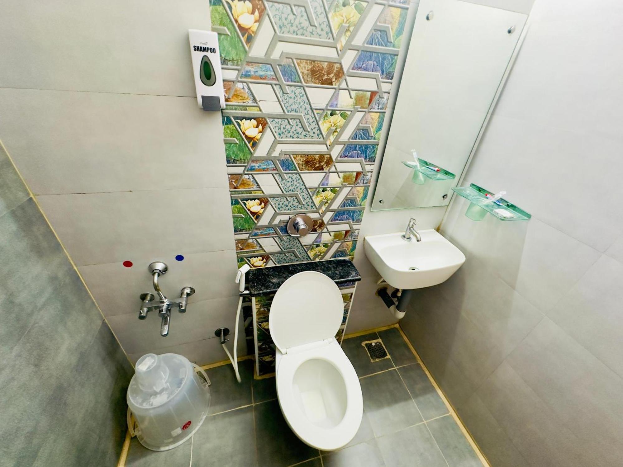 Hotel Court - Business Class - Near Railway Station 3*