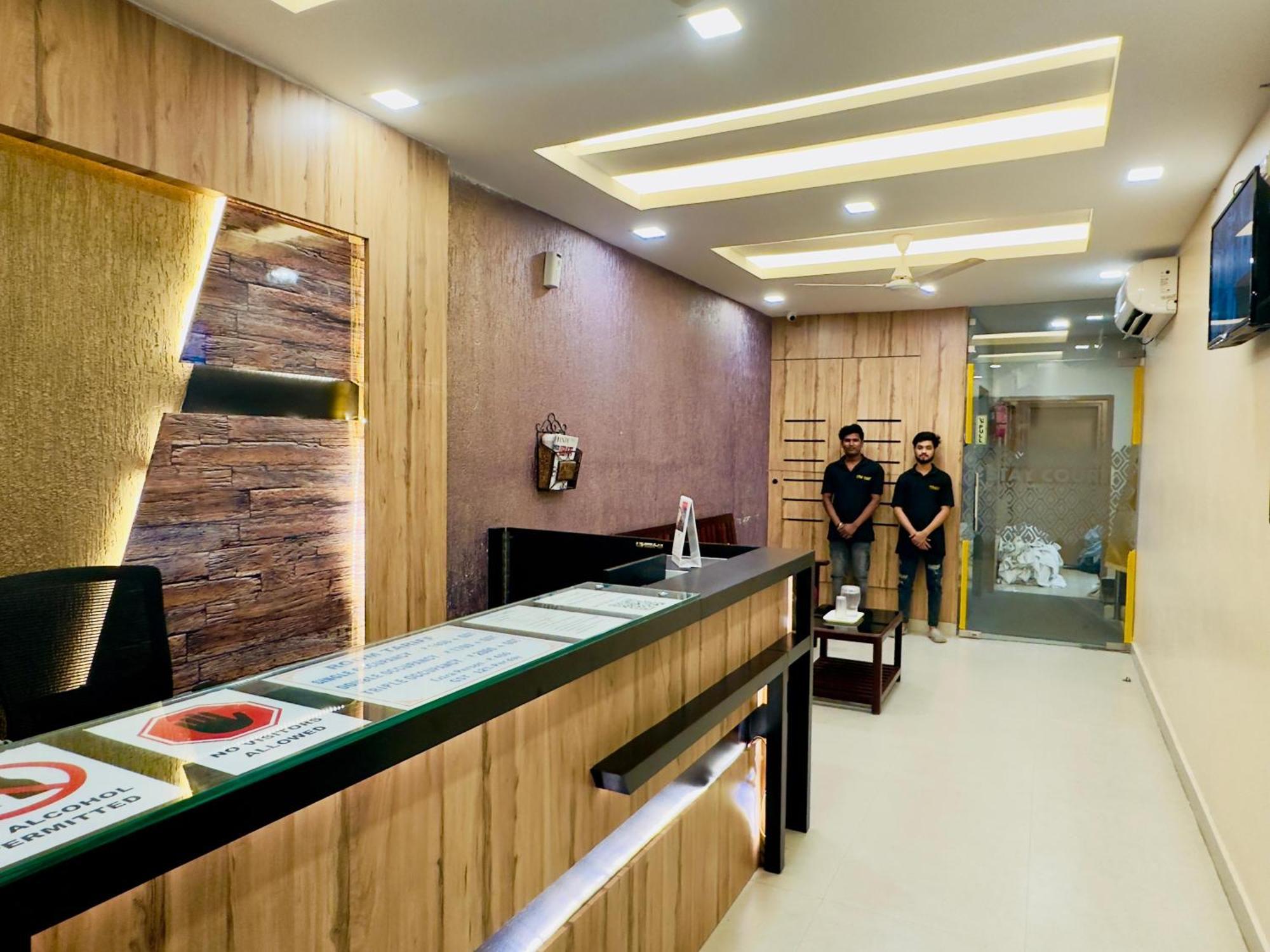 Hotel Court - Business Class - Near Railway Station 3*