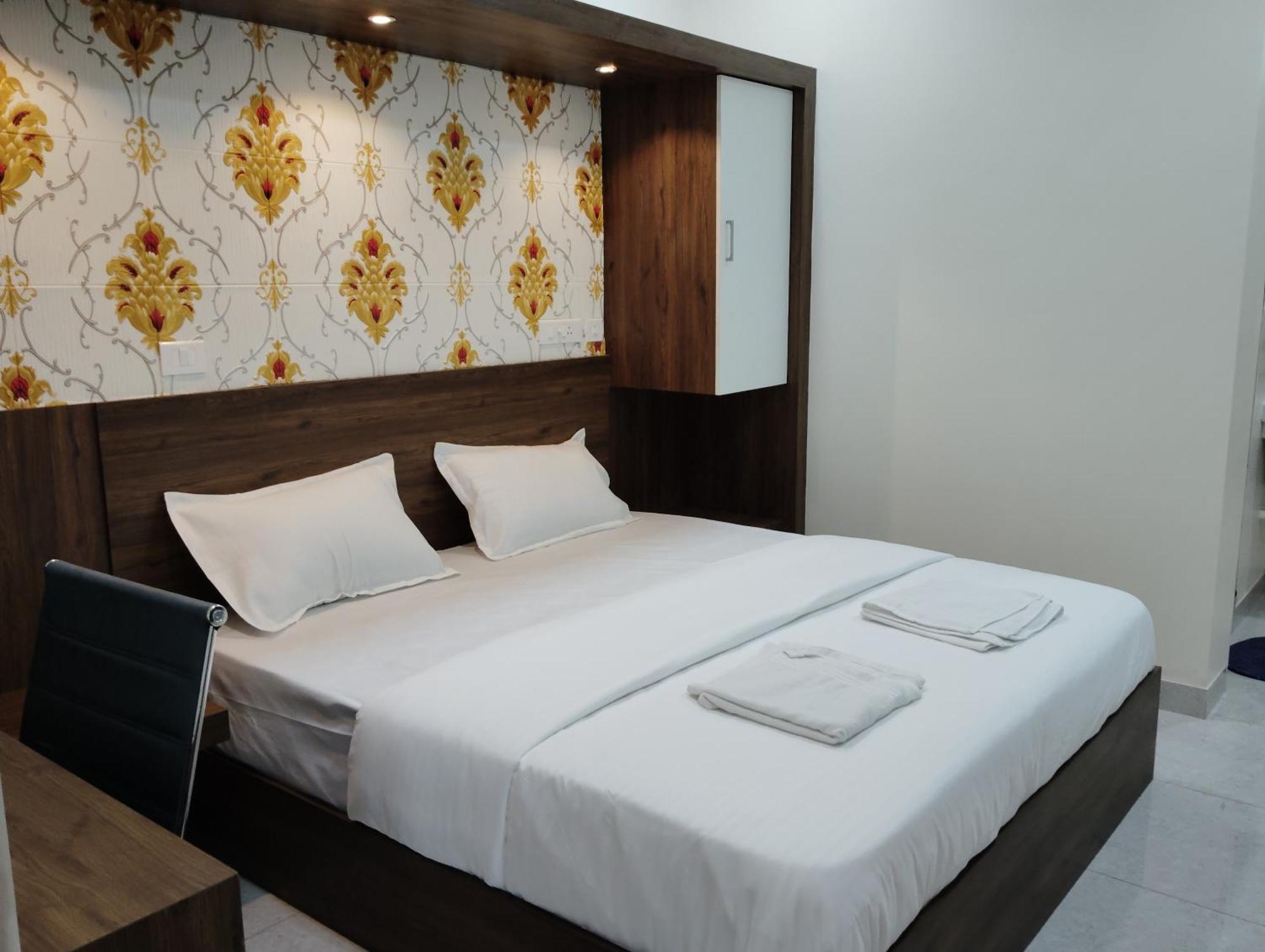Sr Residency Lodge *