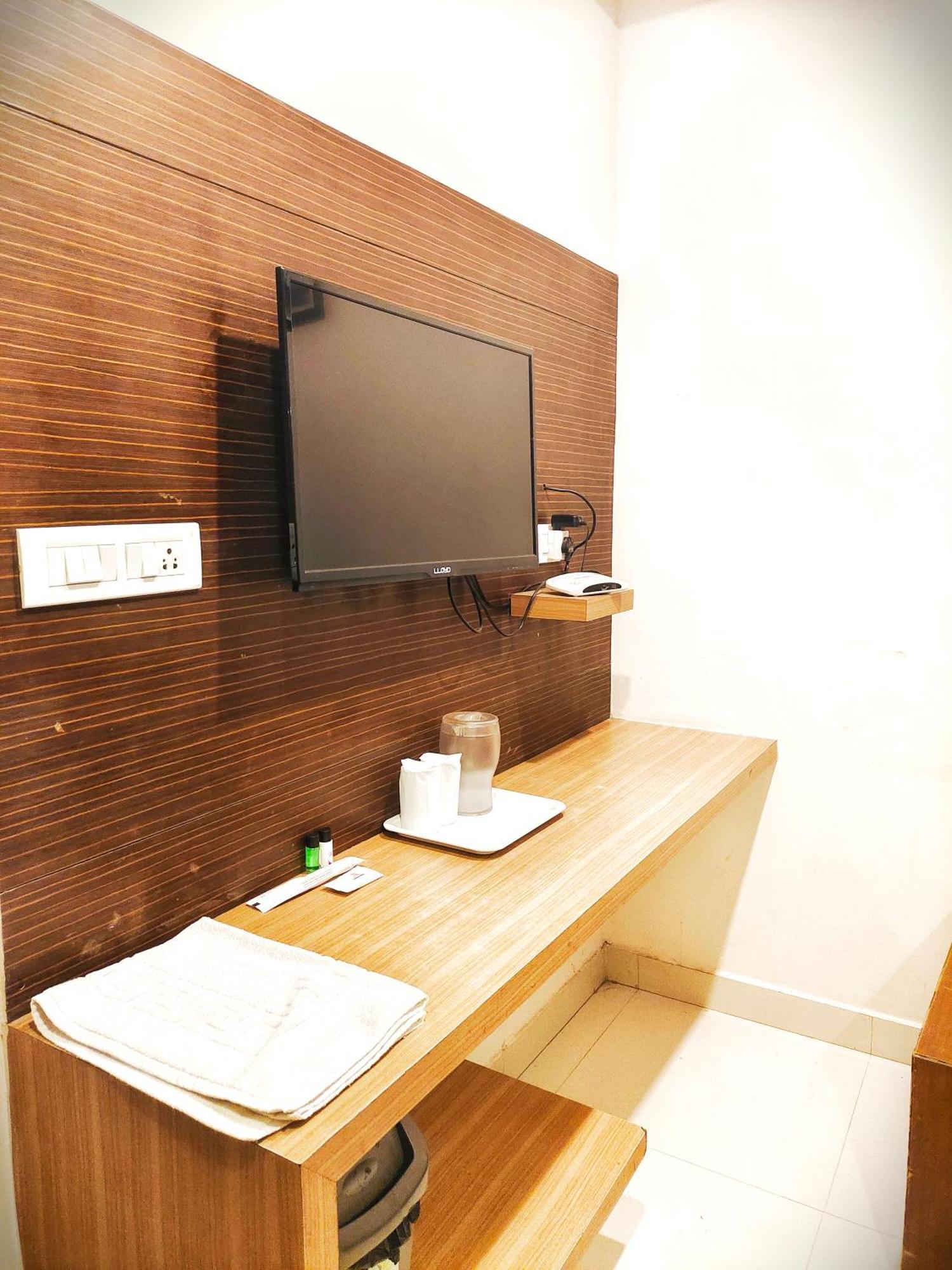 Santhi Bhavan, Hotel