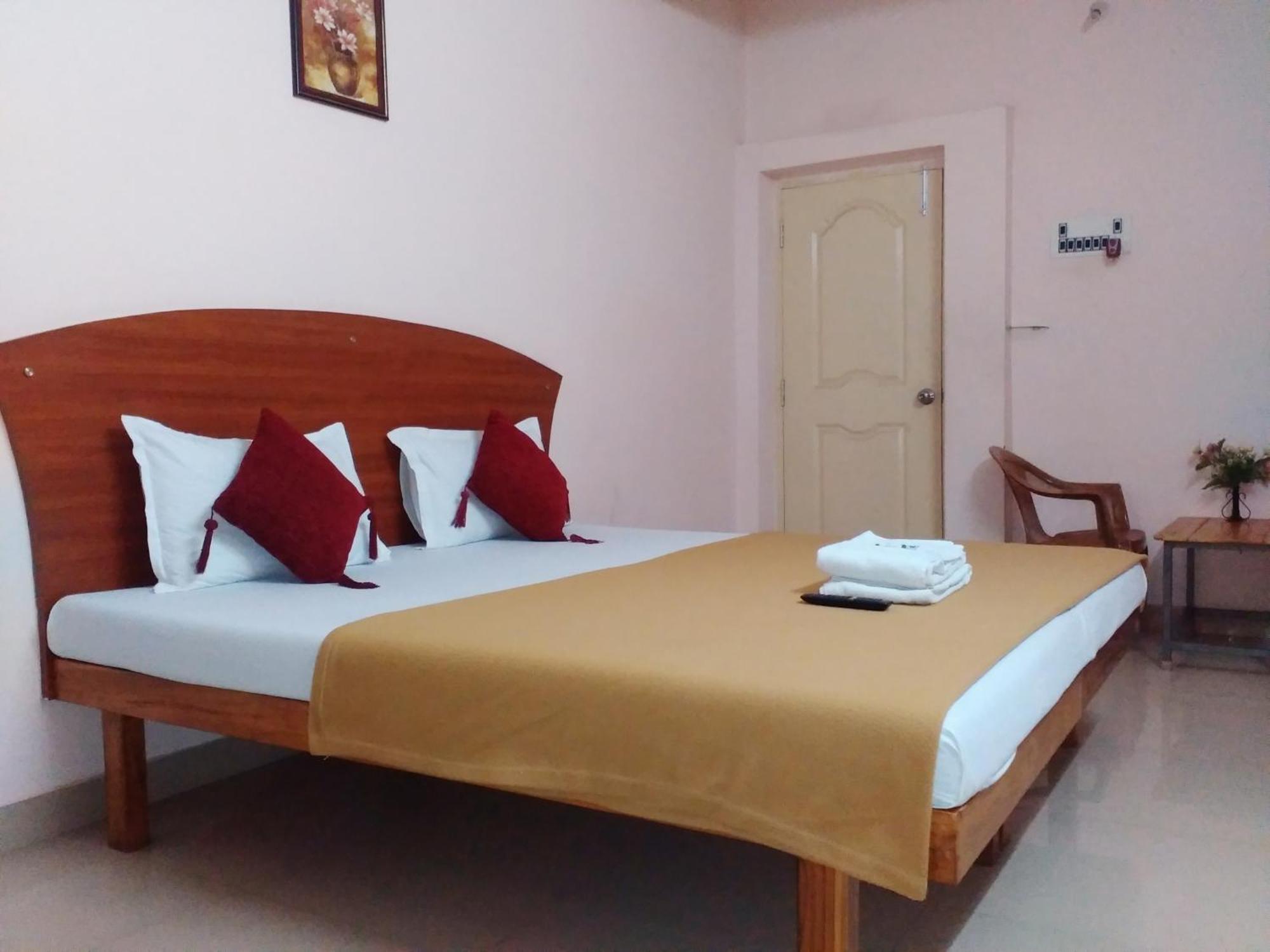 Royal Airport Lodge *