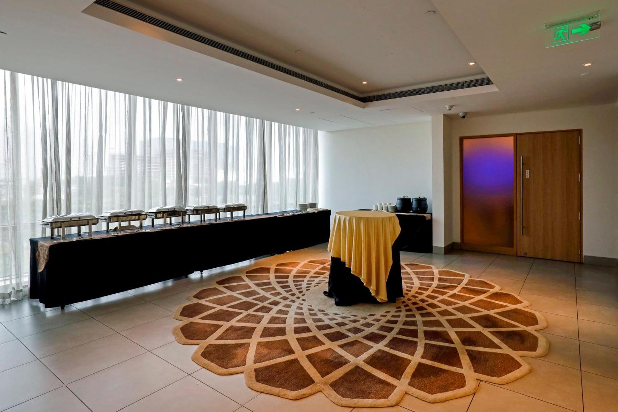 Hotel Omr It Expressway By Ihg 5*