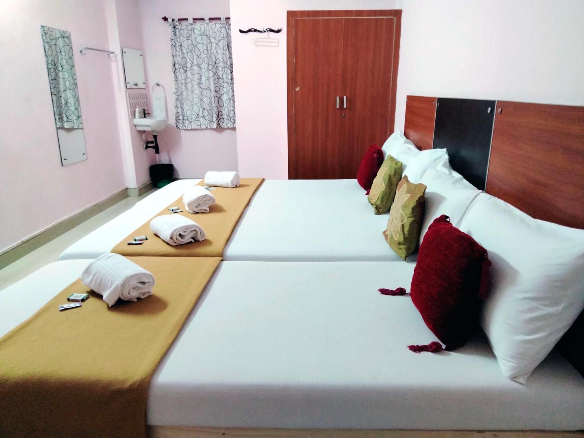 Royal Airport Lodge *
