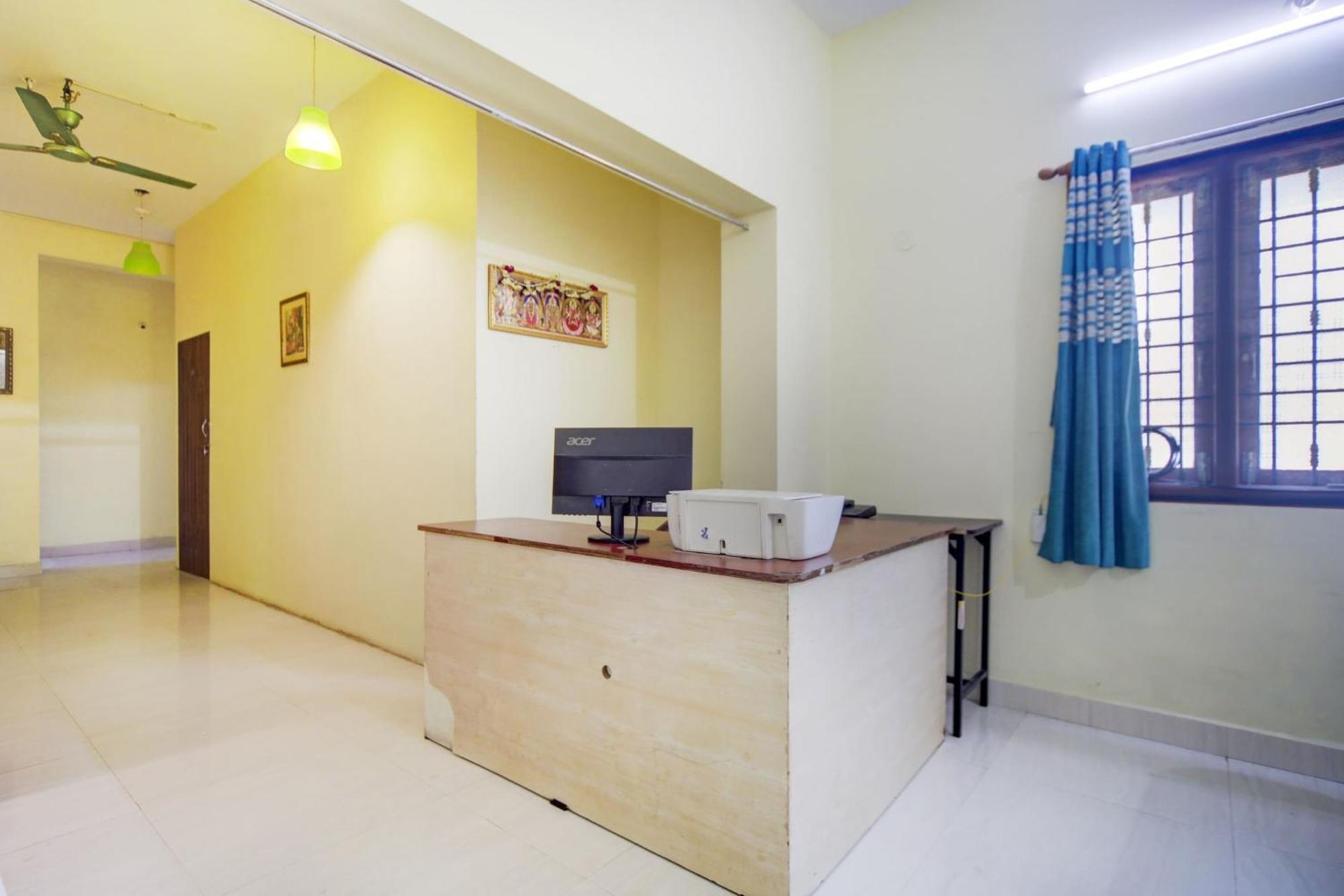 Hotel Oyo Flagship Tree Service Near Perumal Kovil T Nagar 3*