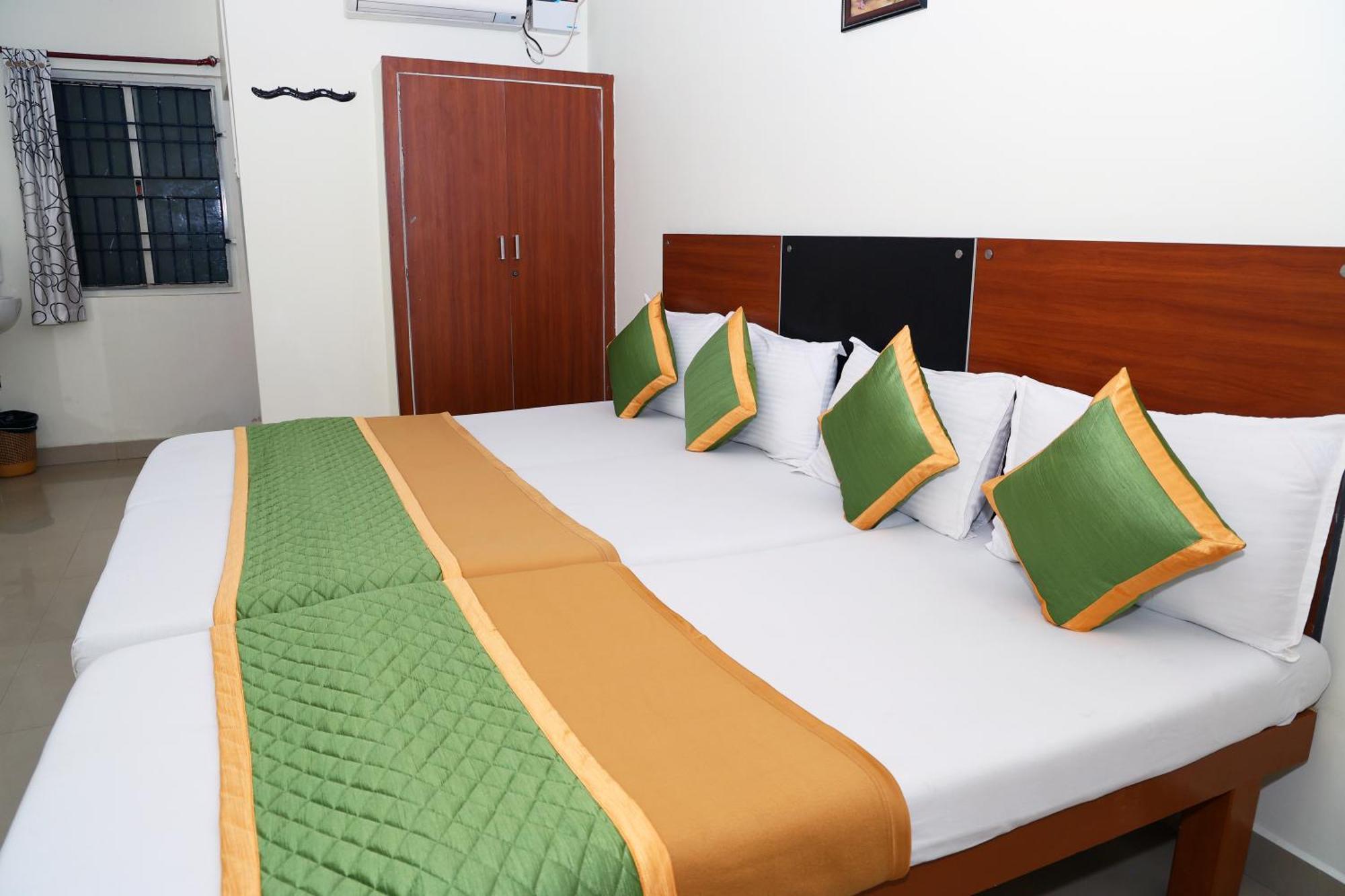 Royal Airport Transit Inn *