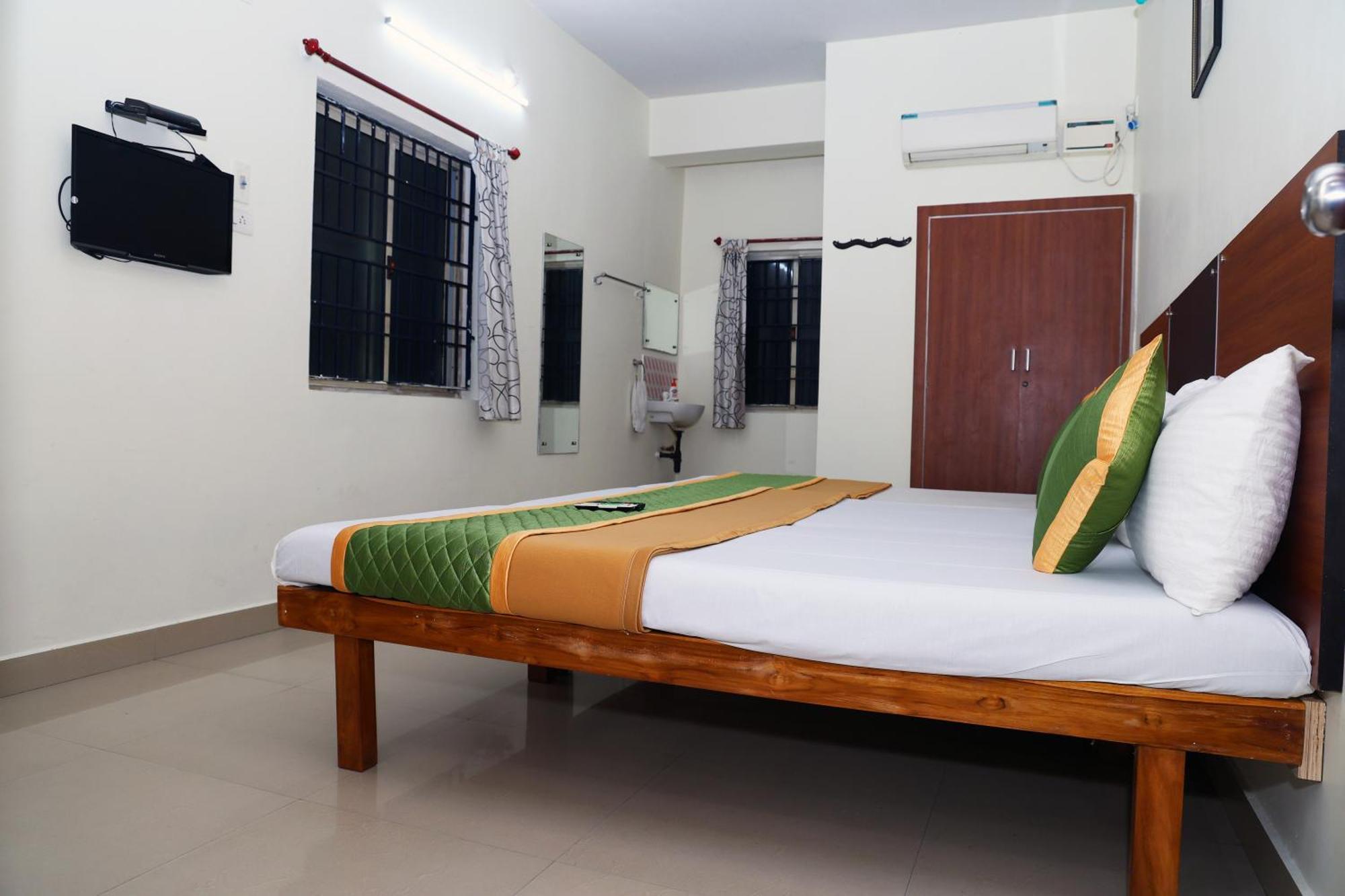 Royal Airport Transit Inn *