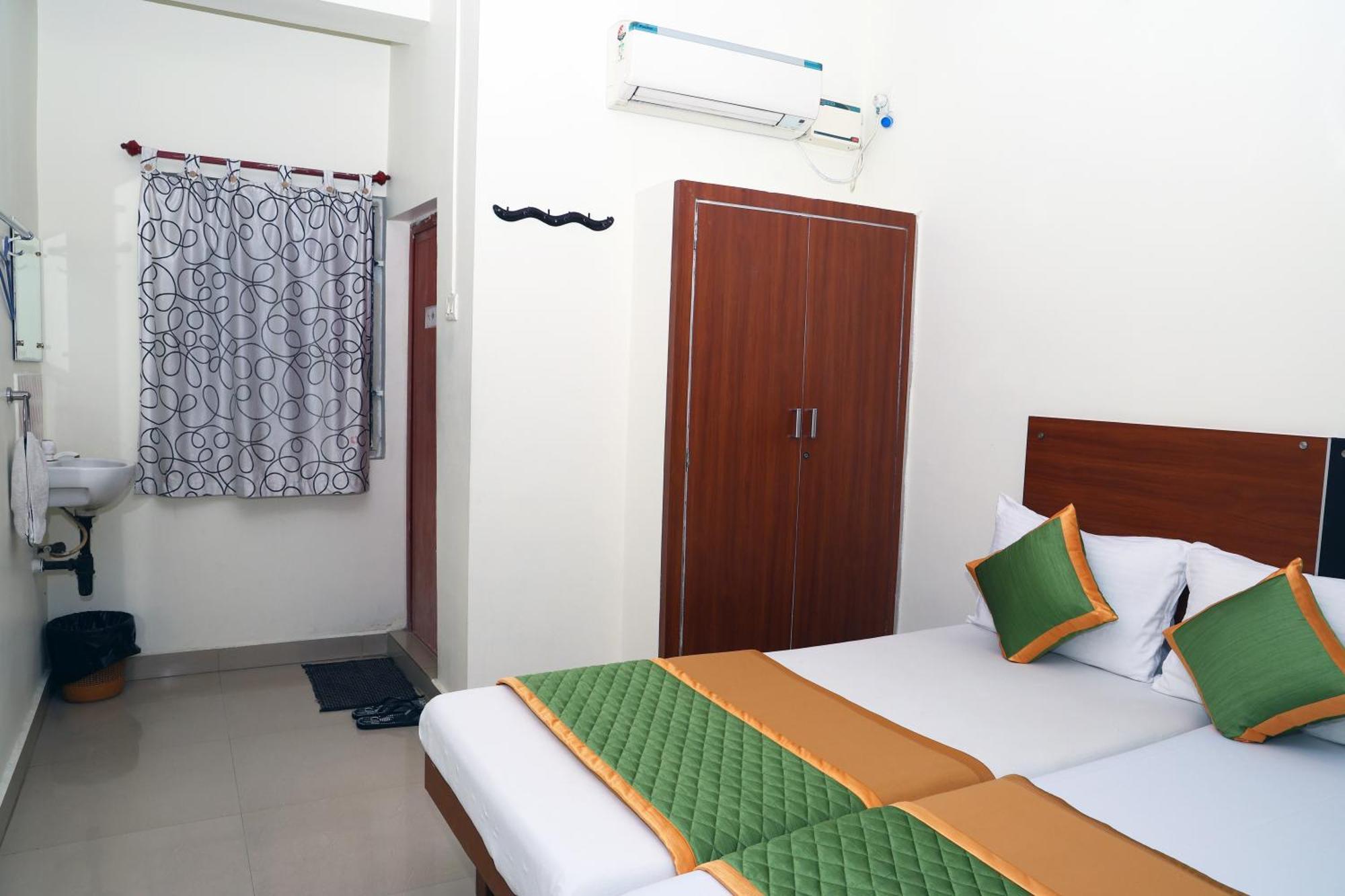 Royal Airport Transit Inn *