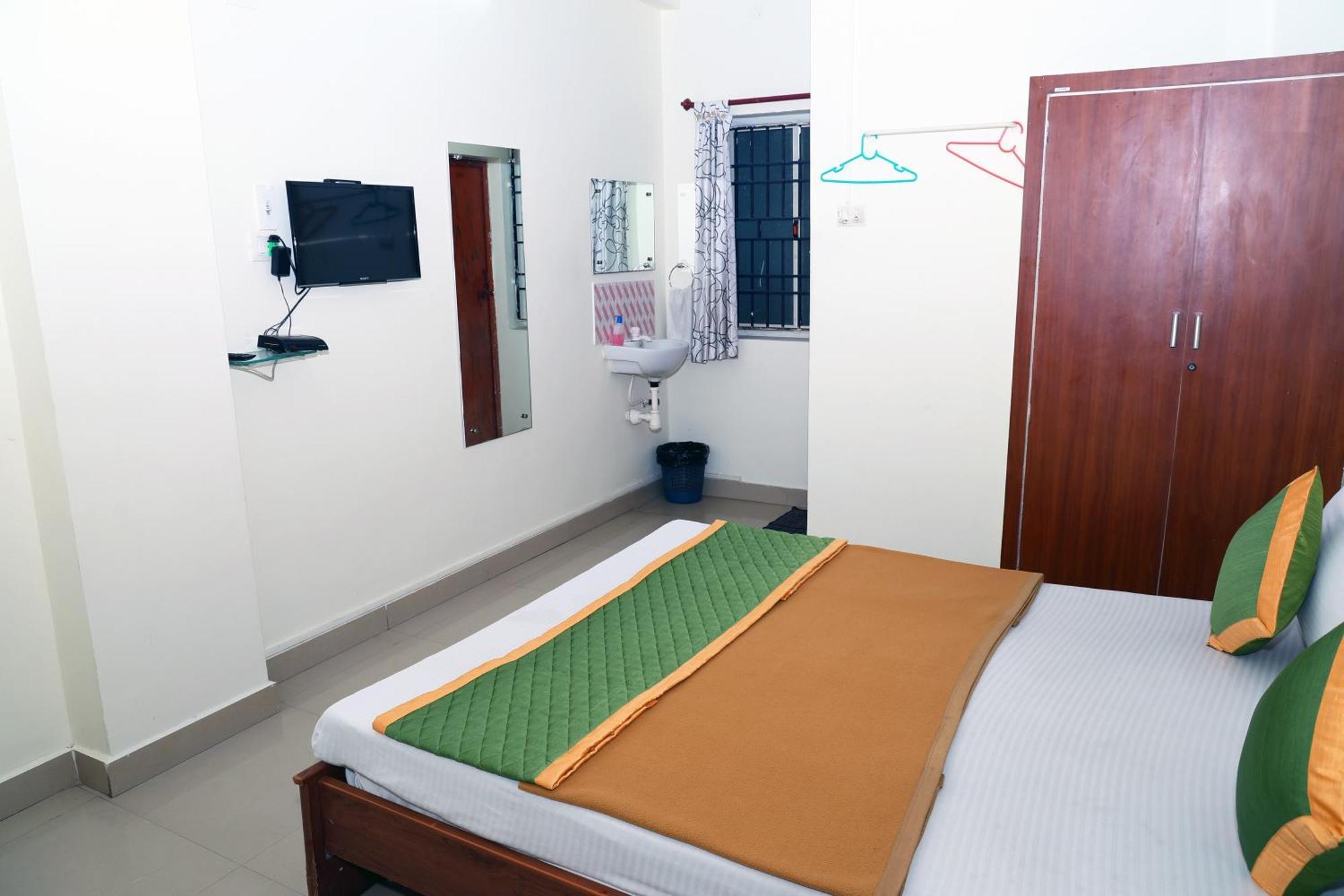 Royal Airport Transit Inn *