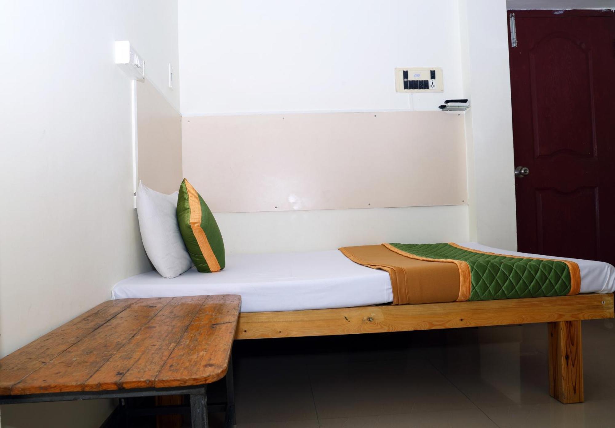 Royal Airport Lodge