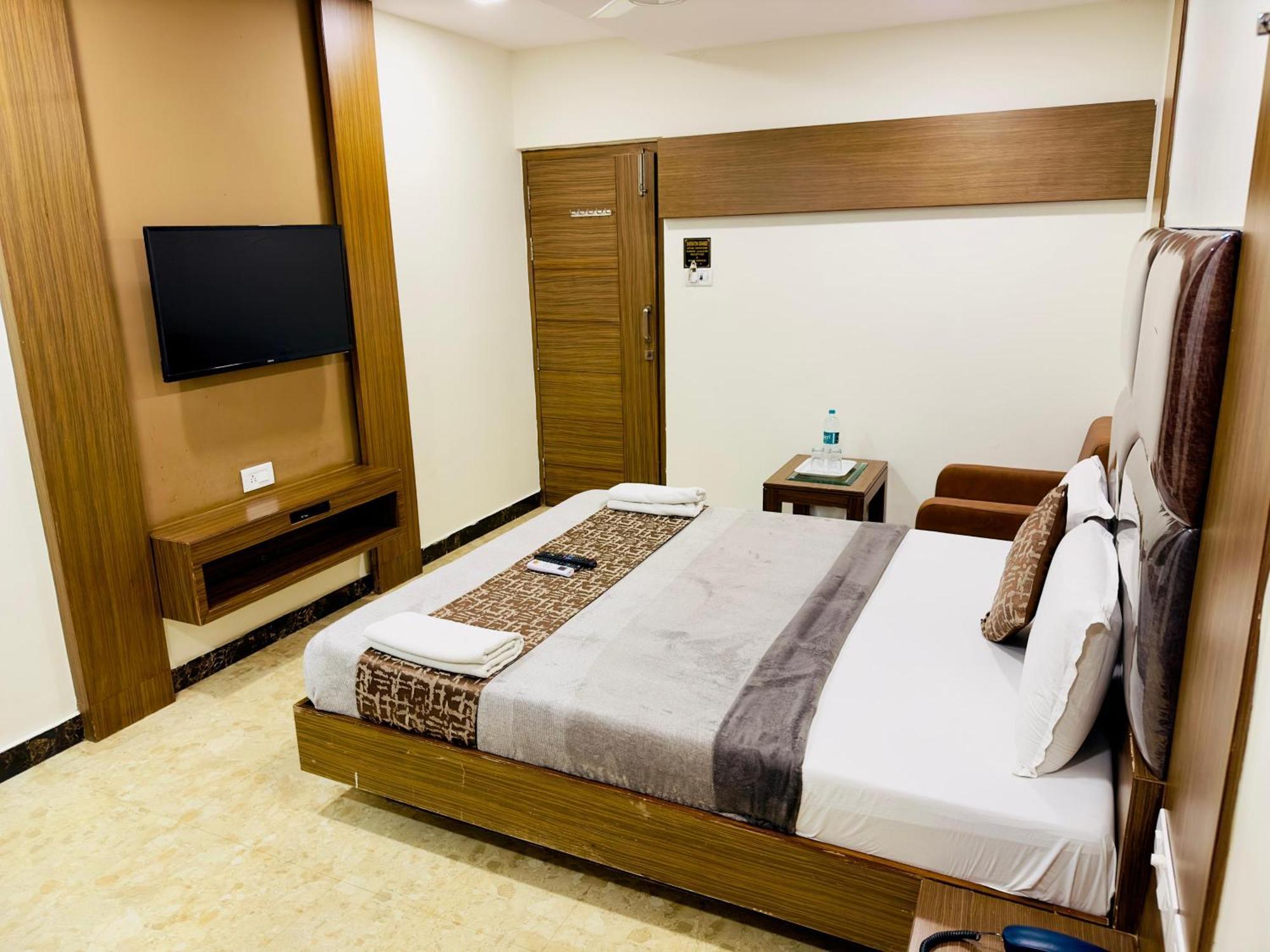 Sheraton Grande At Puratchi Thalaivar Dr Mgr Railway Station 3*