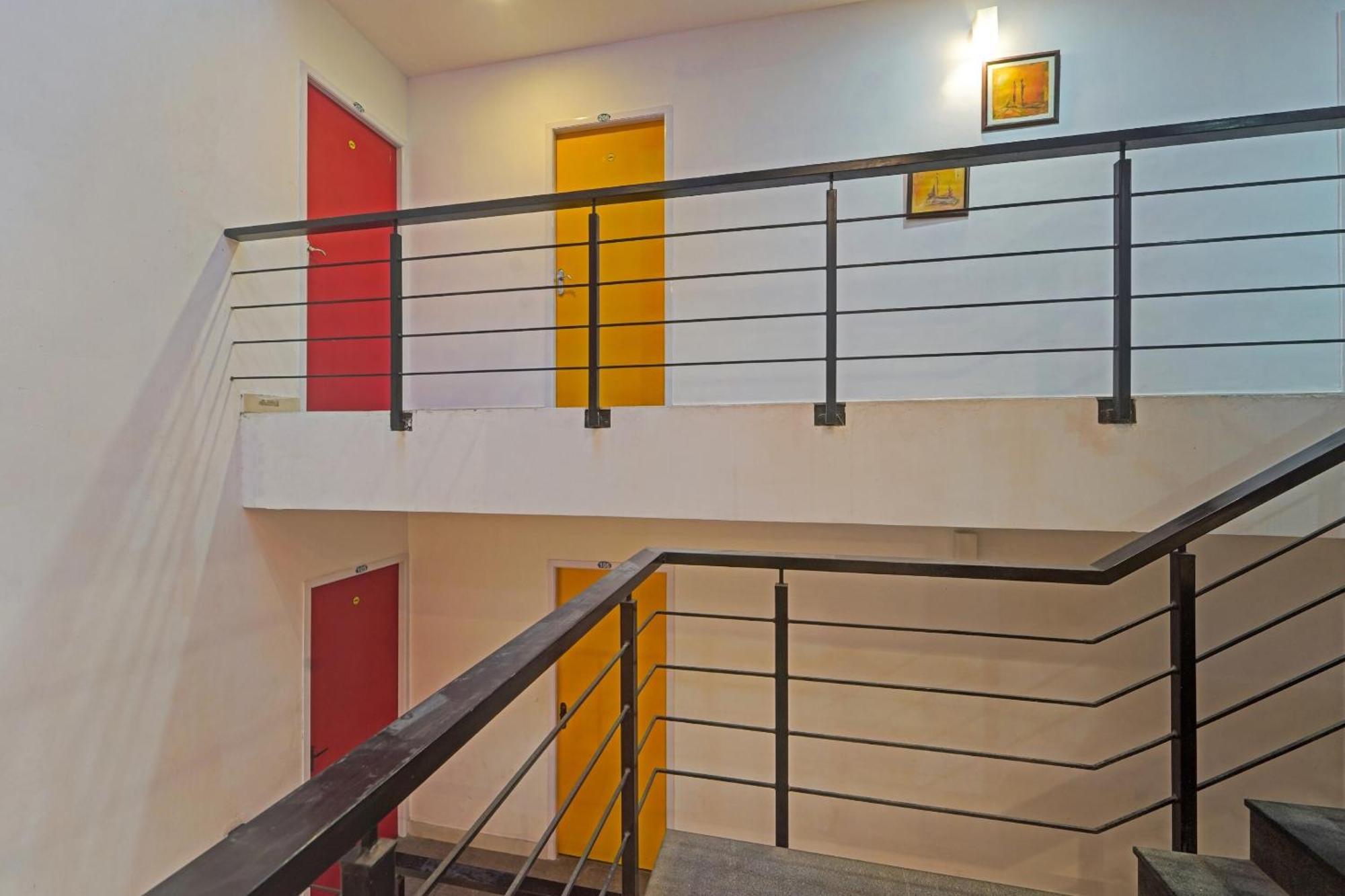 Hotel Super Oyo Townhouse 1005 G Silver & Resorts Omr 3*