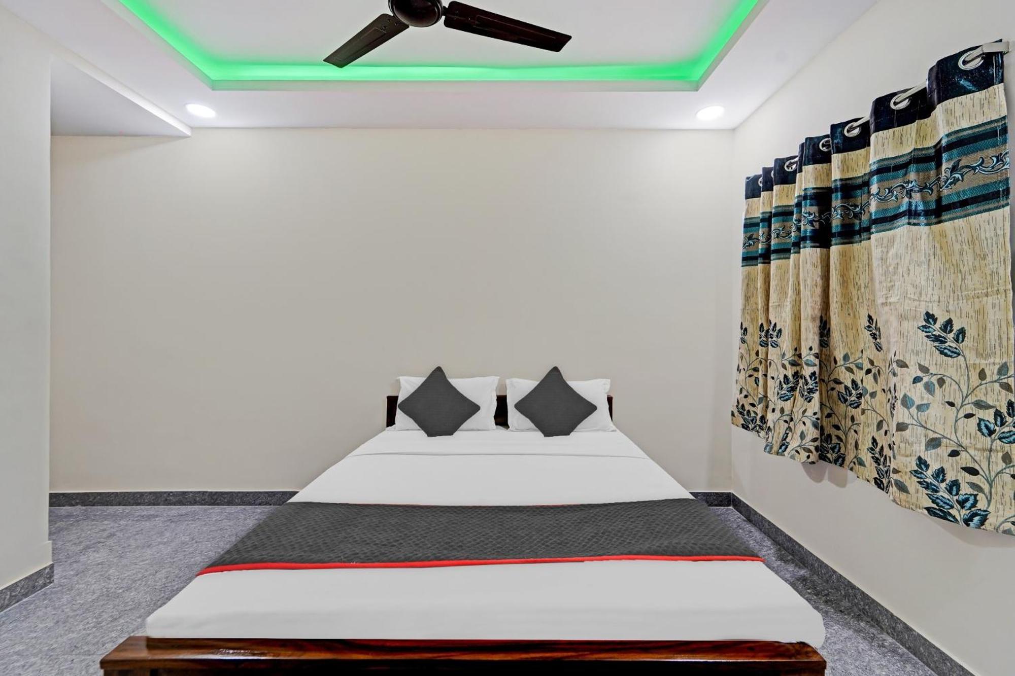 Super Townhouse 1096 Redfox Nungambakkam Near Apollo & Shankar Nethralaya Hospital 4*