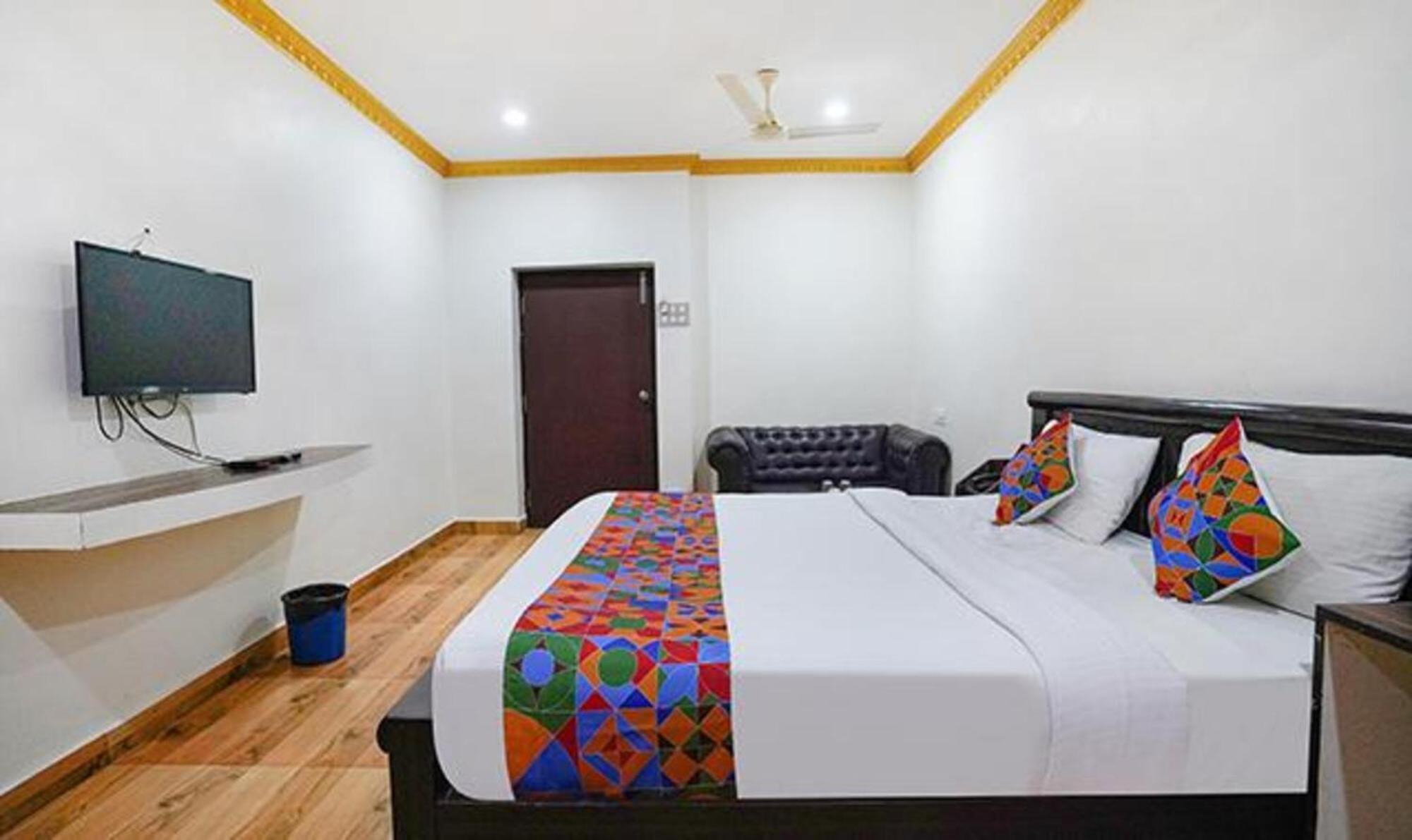 Fabexpress Lloyds - T Nagar Hotel