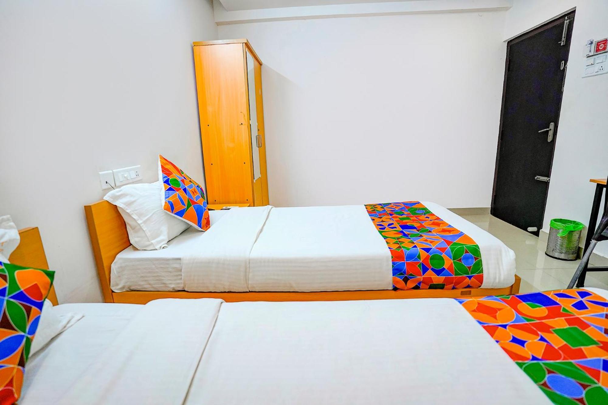Fabhotel Krystal Hotel
