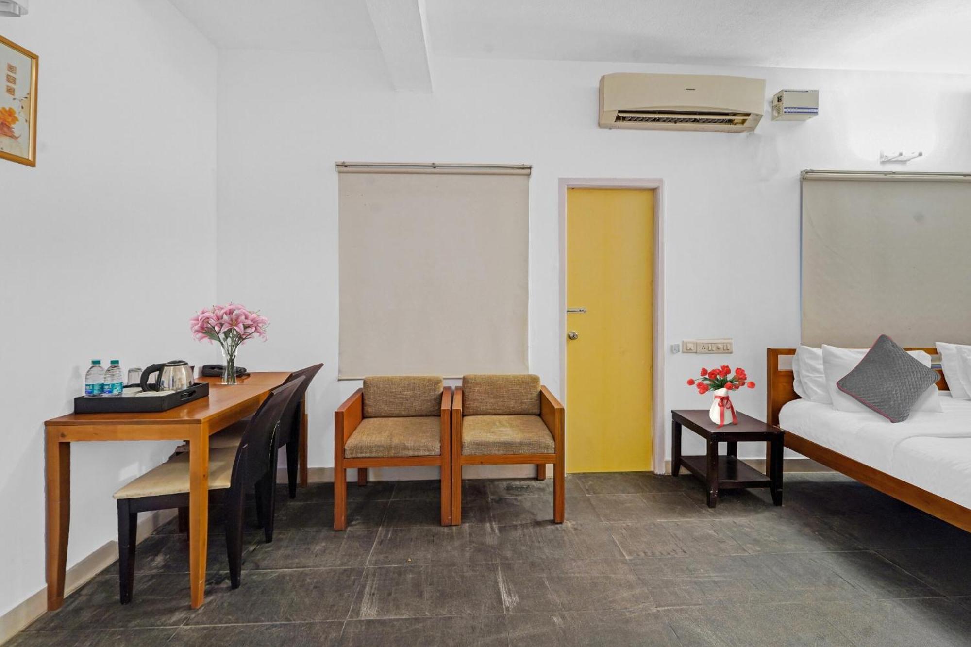 Hotel Super Oyo Townhouse 1005 G Silver & Resorts Omr Chennai