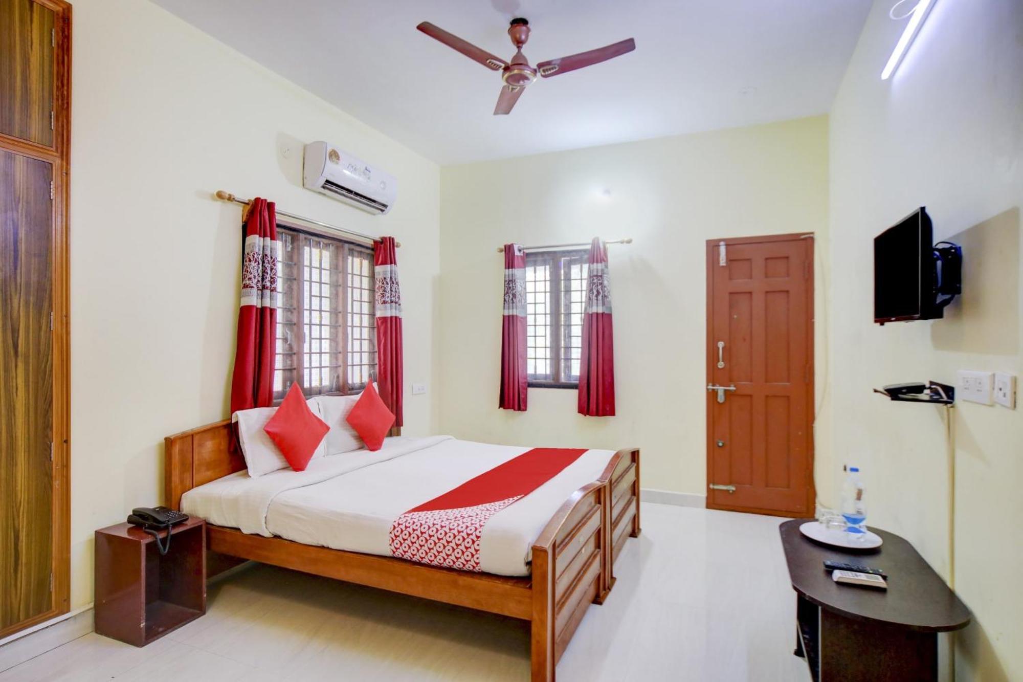 Hotel Oyo Flagship Tree Service Near Perumal Kovil T Nagar 3*