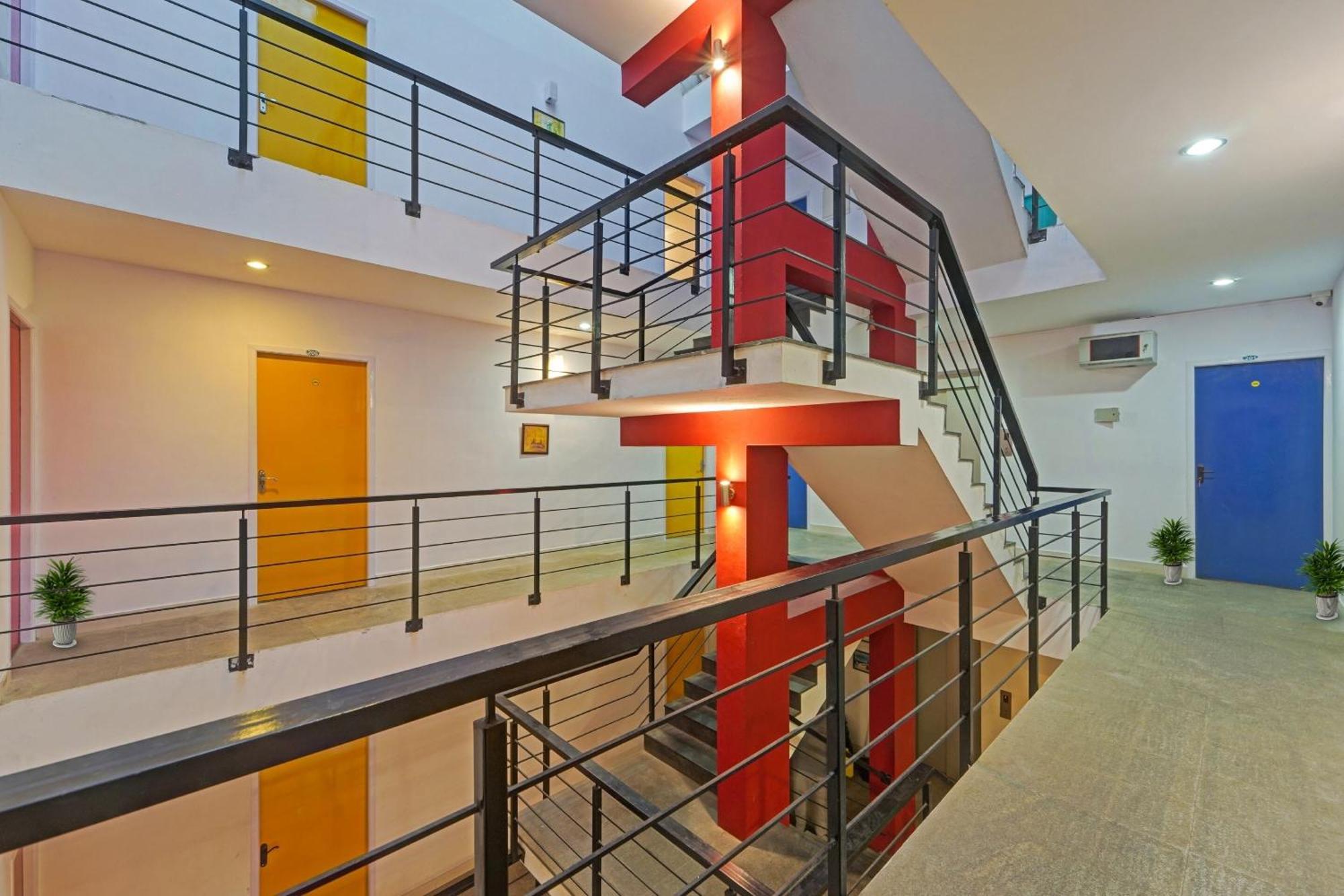 Super Oyo Townhouse 1005 G Silver & Resorts Omr Hotel