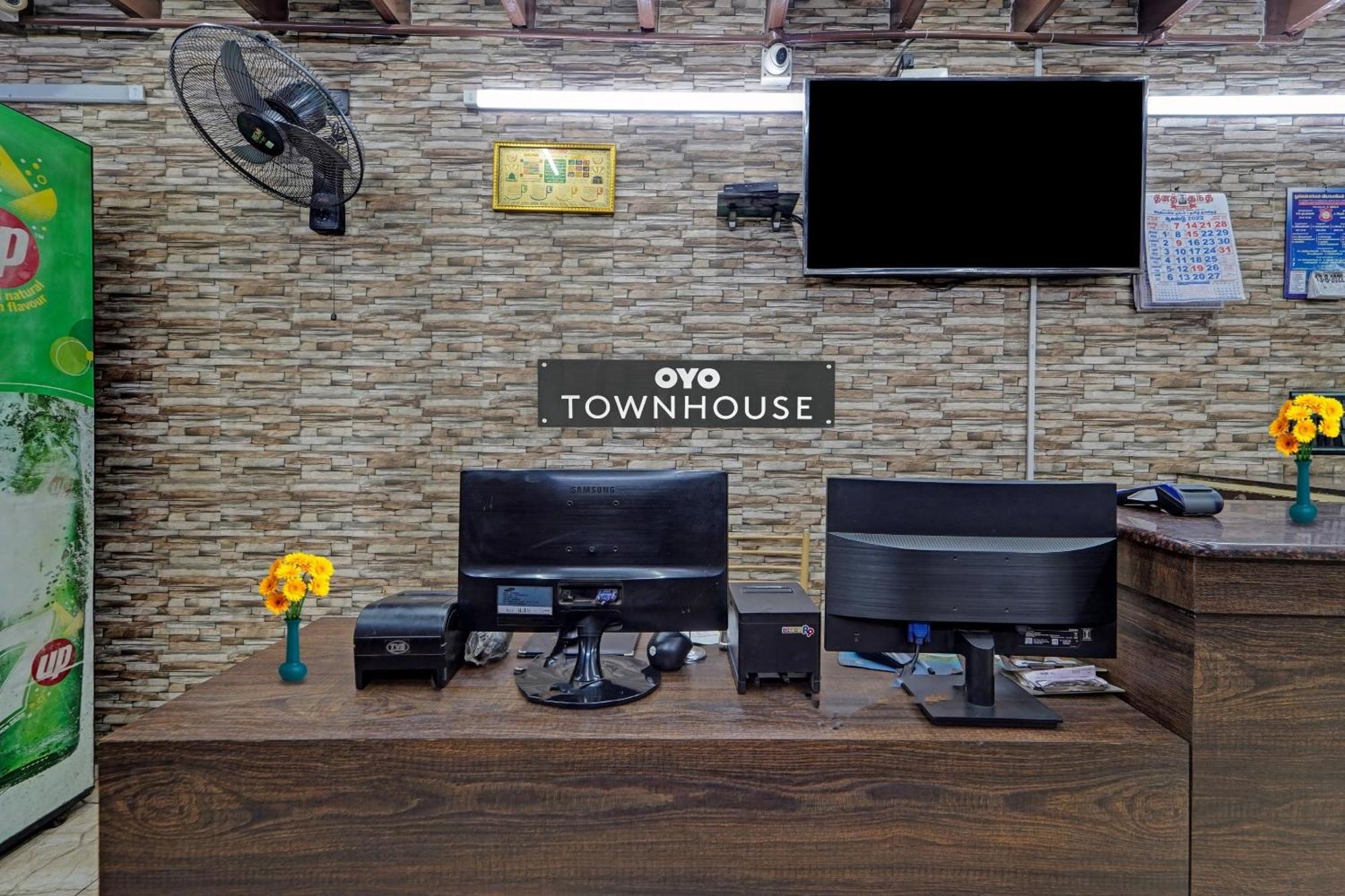 Super Townhouse 1096 Redfox Nungambakkam Near Apollo & Shankar Nethralaya Hospital Chennai