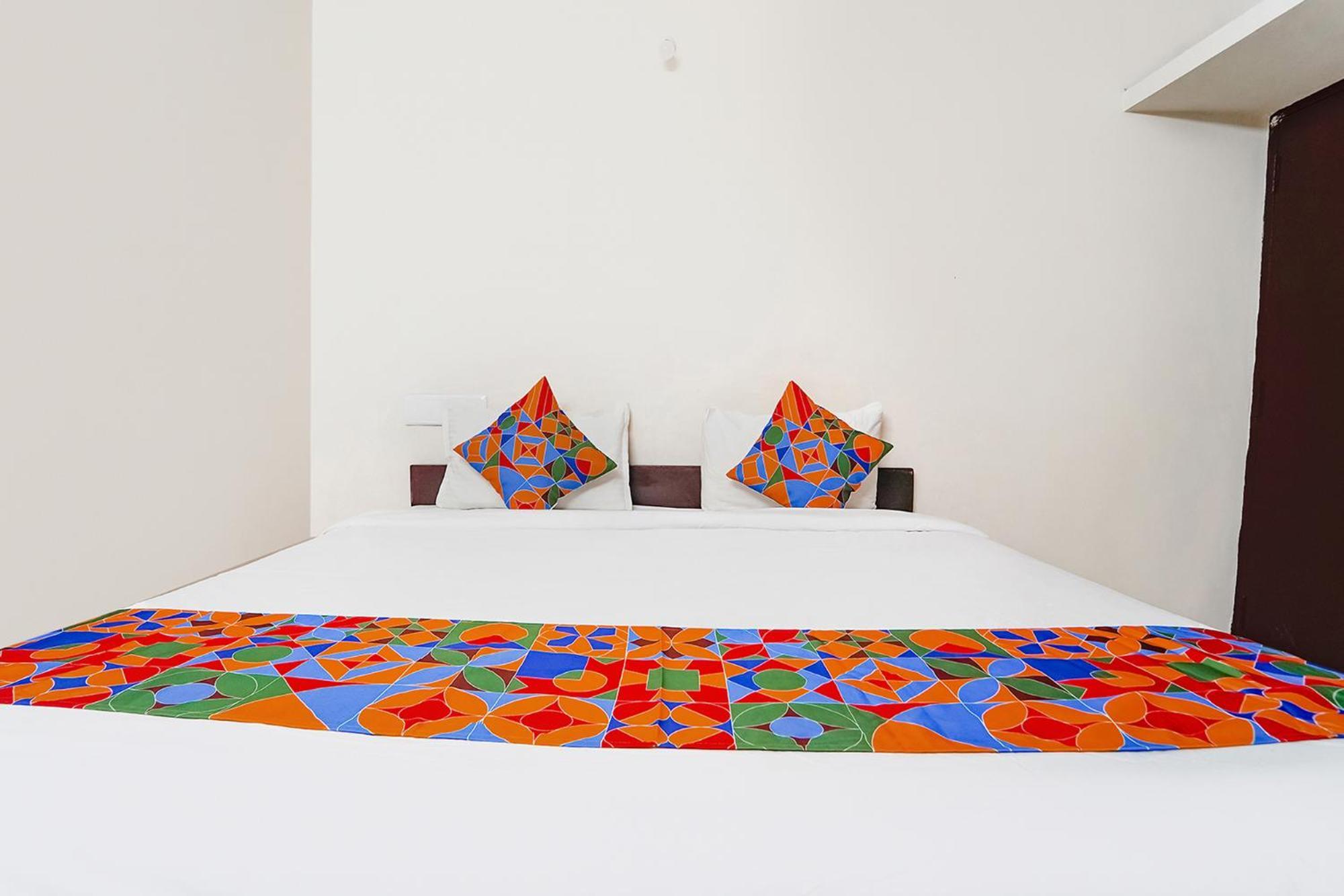 Fabexpress Epic Residency - Nr Dlf It Park & Trade Center 3*