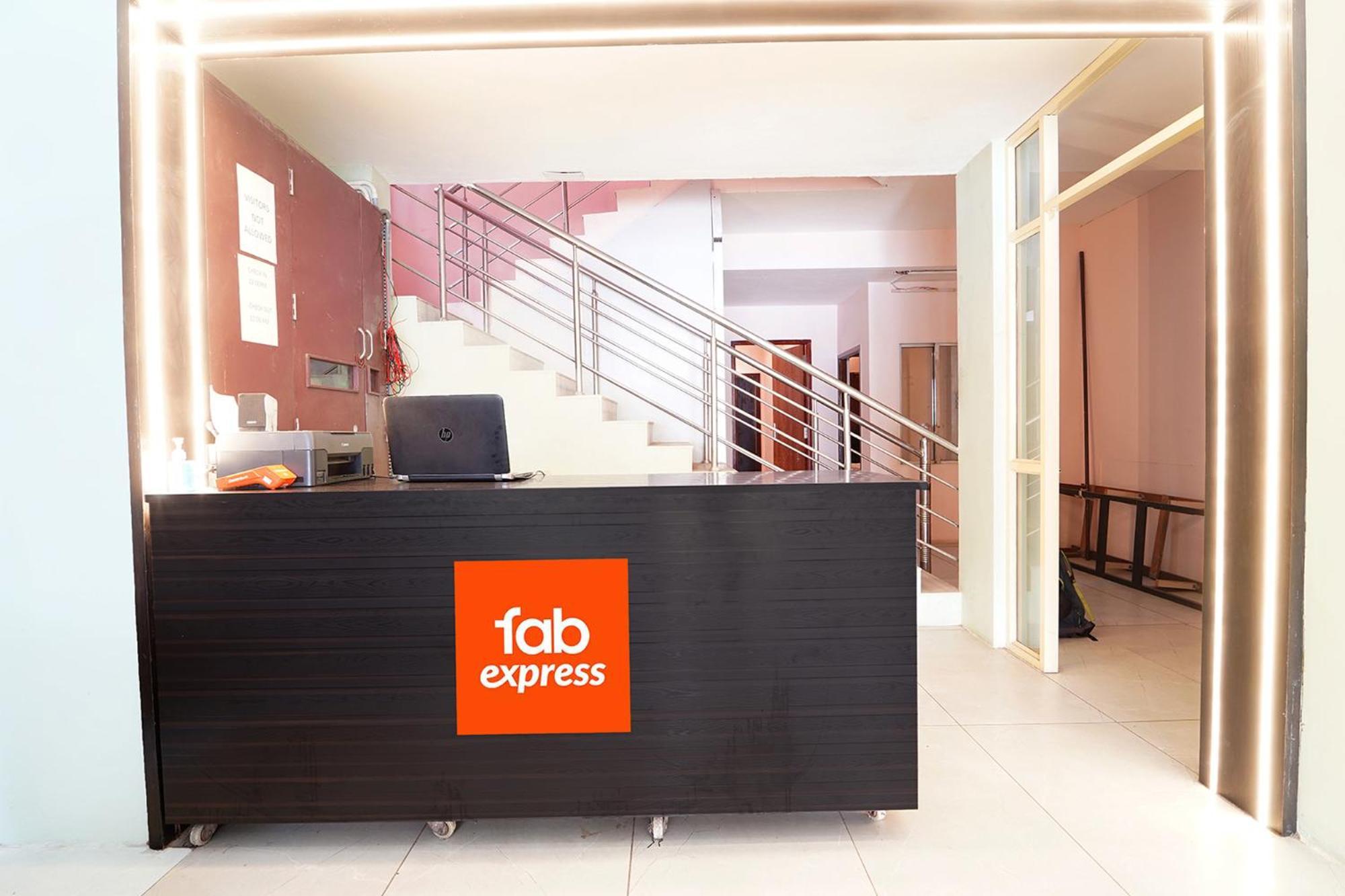 Fabexpress Earth - Nr Avm Film 3* Chennai