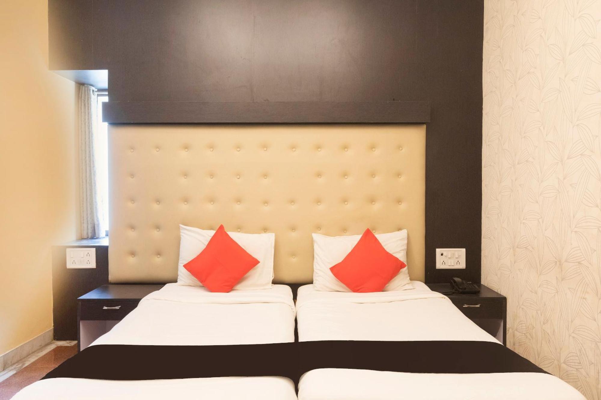 Collection O Santhome Residency Near Marina Hotel