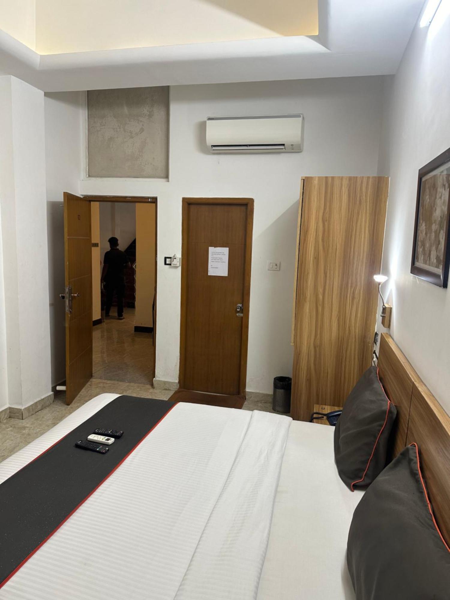 Hotel Gulnaar 3*