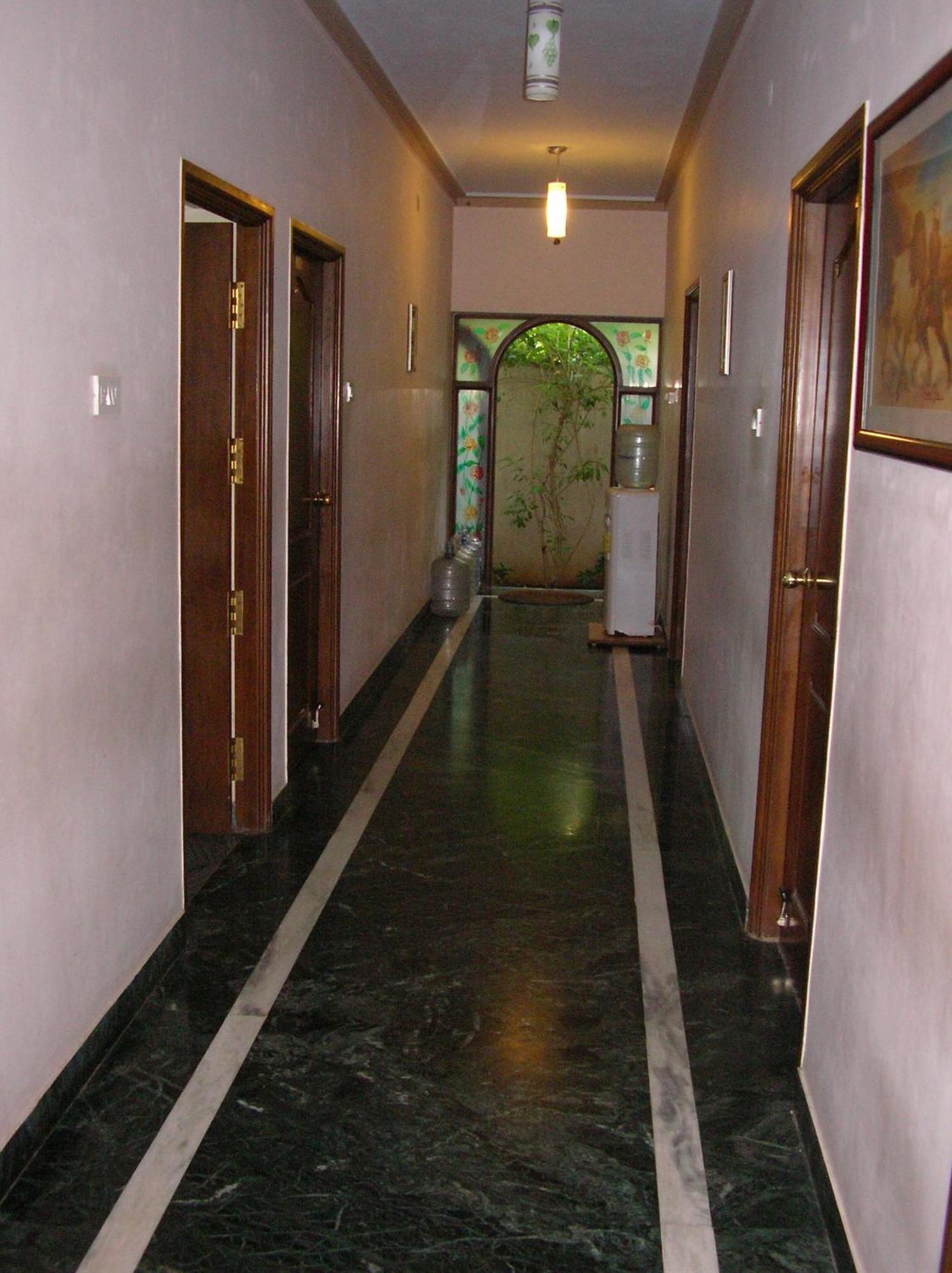 Guest house Lloyds Serviced Apartments,krishna Street,t Nagar Chennai