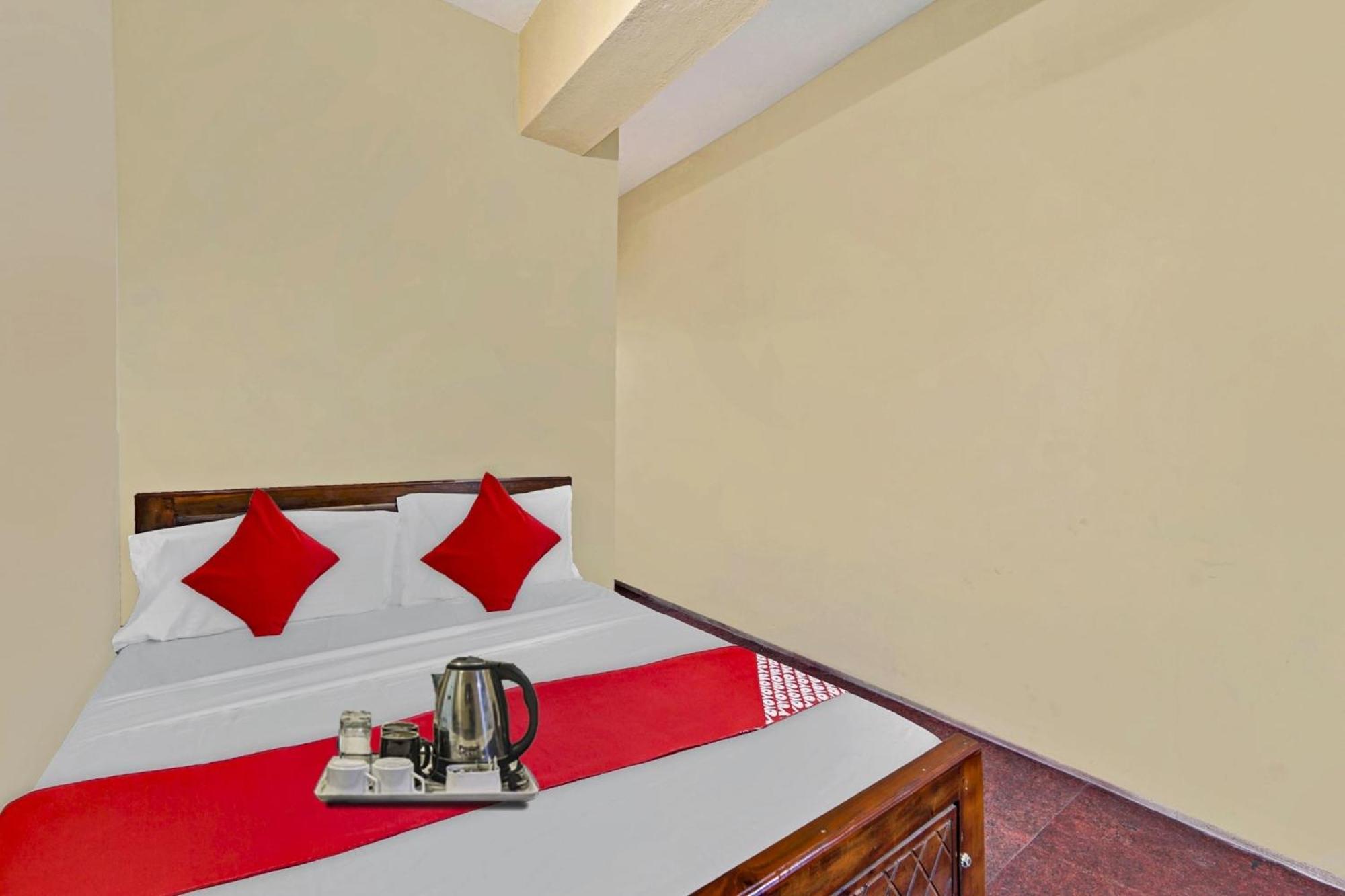 Oyo Flagship 92943 Guna Residency 4*