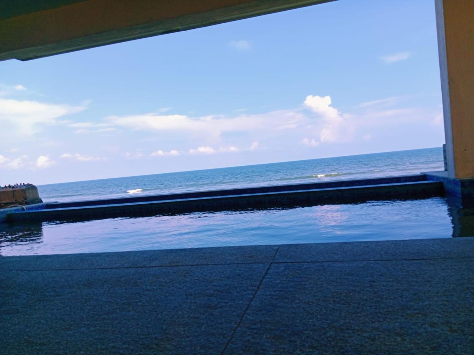 Ecr Wave House * Chennai